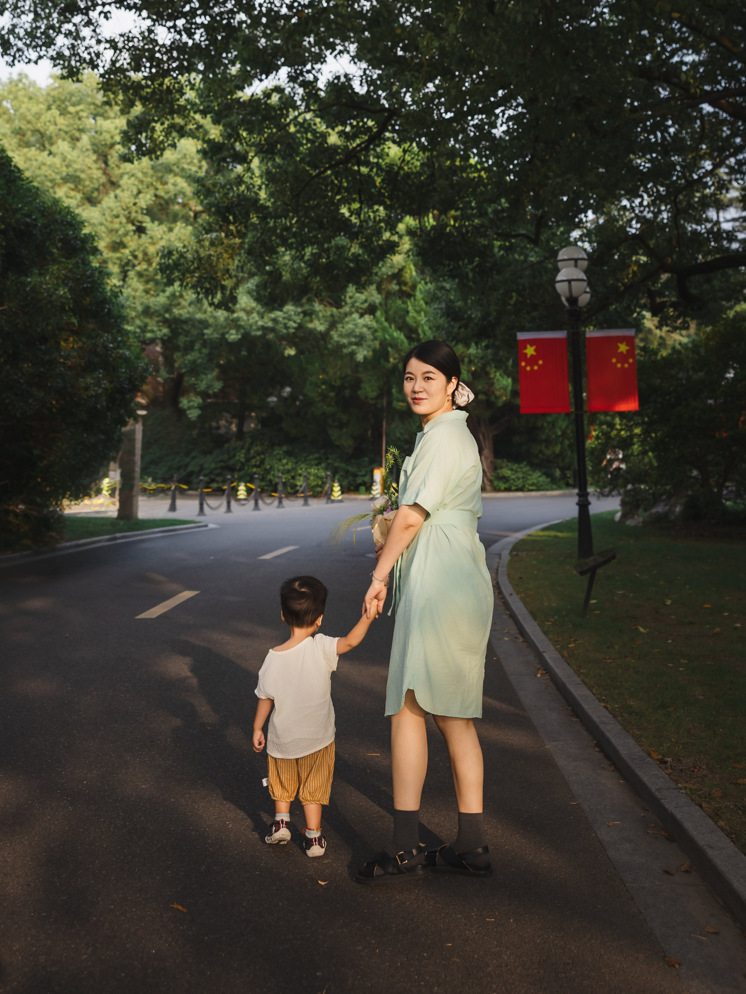 Shanghai Family Photographer | A Sunset Park Walk with a Growing Toddler
