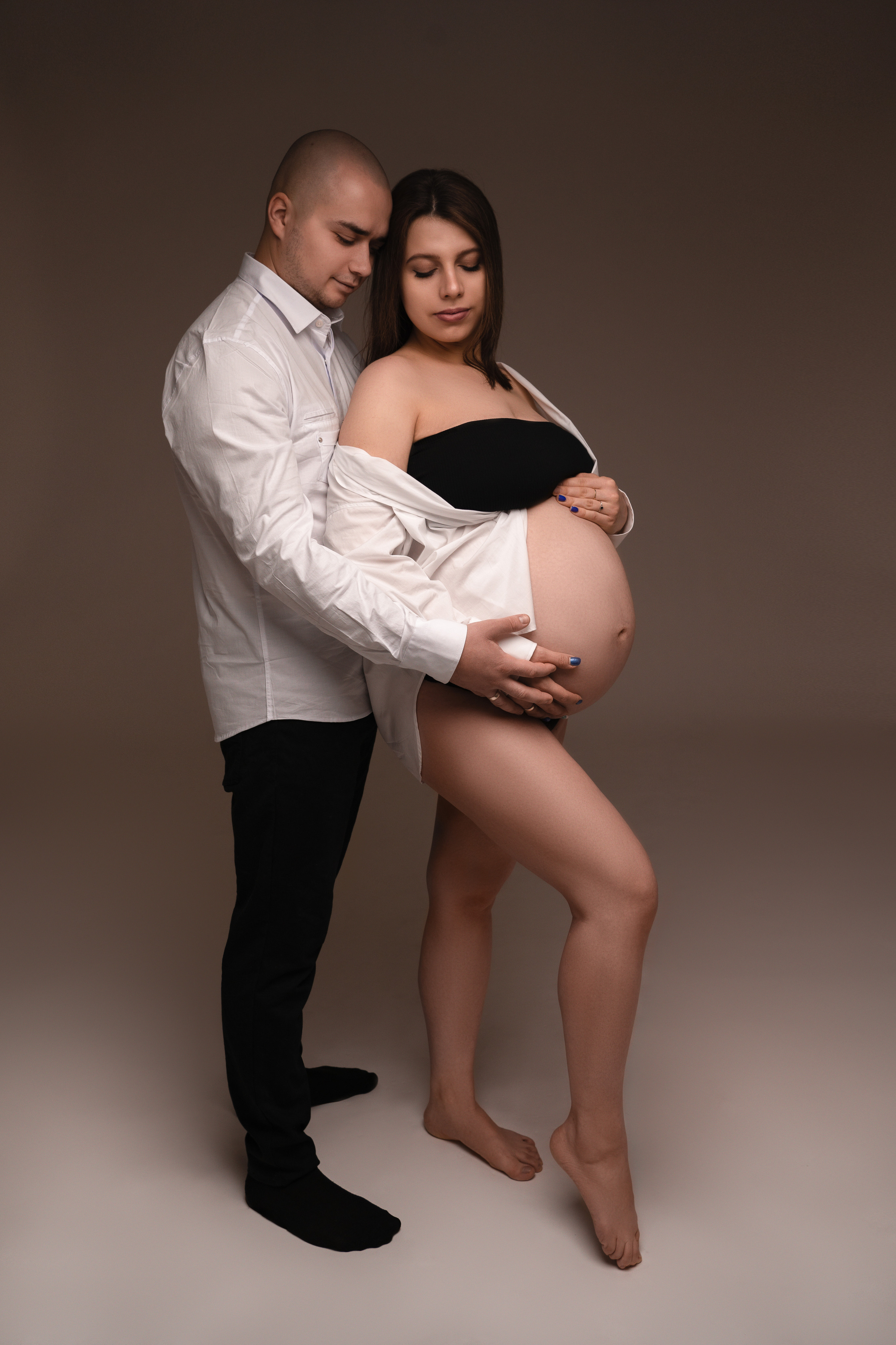 Minimalistyczna sesja ciążowa w Łodzi. Fotograf Łódź - sesja ciążowa, noworodkowa, dziecięca. Studio w Łodzi