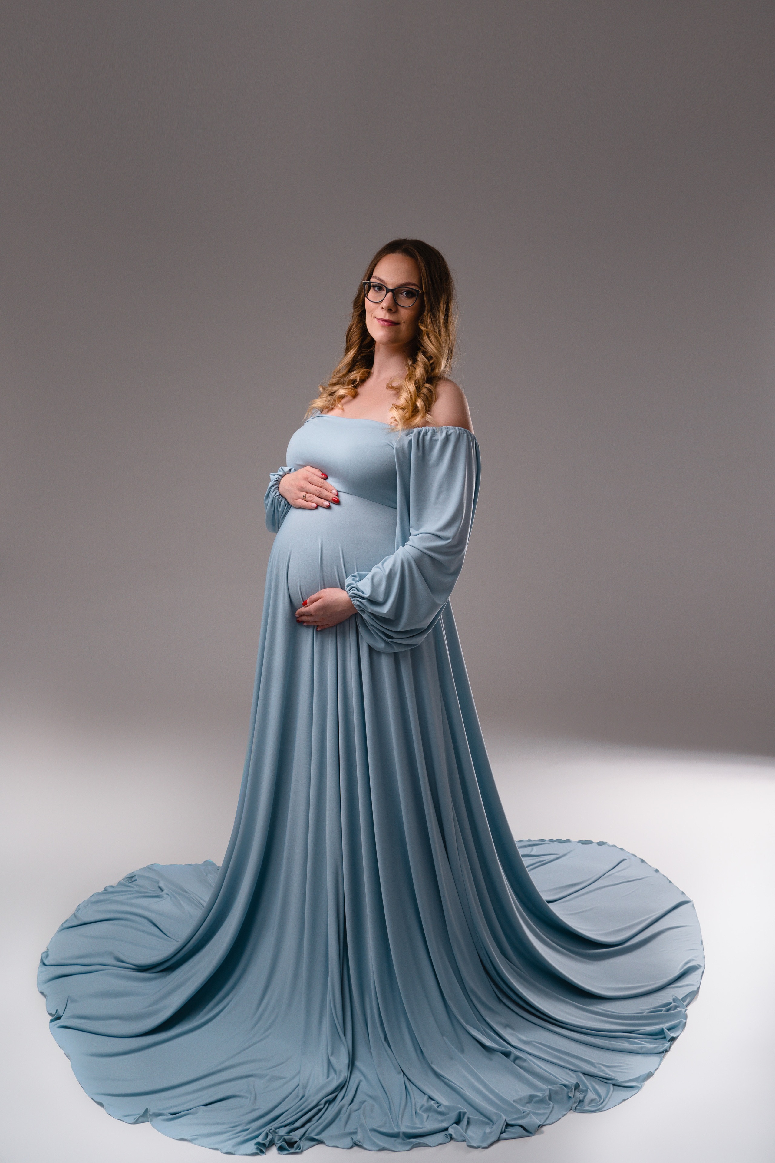 Minimalistyczna sesja ciążowa w Łodzi. Fotograf Łódź - sesja ciążowa, noworodkowa, dziecięca. Studio w Łodzi