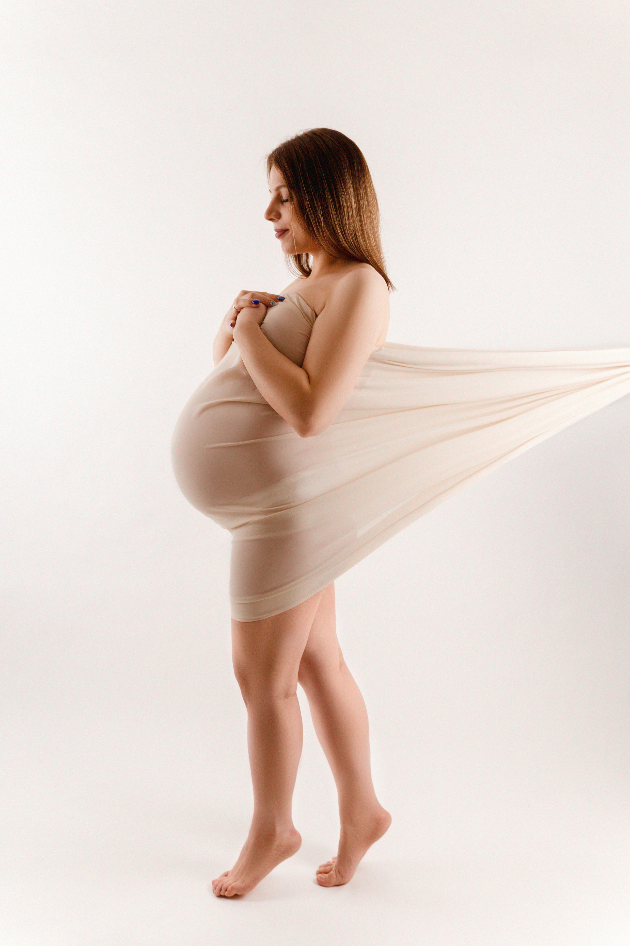 Minimalistyczna sesja ciążowa w Łodzi. Fotograf Łódź - sesja ciążowa, noworodkowa, dziecięca. Studio w Łodzi