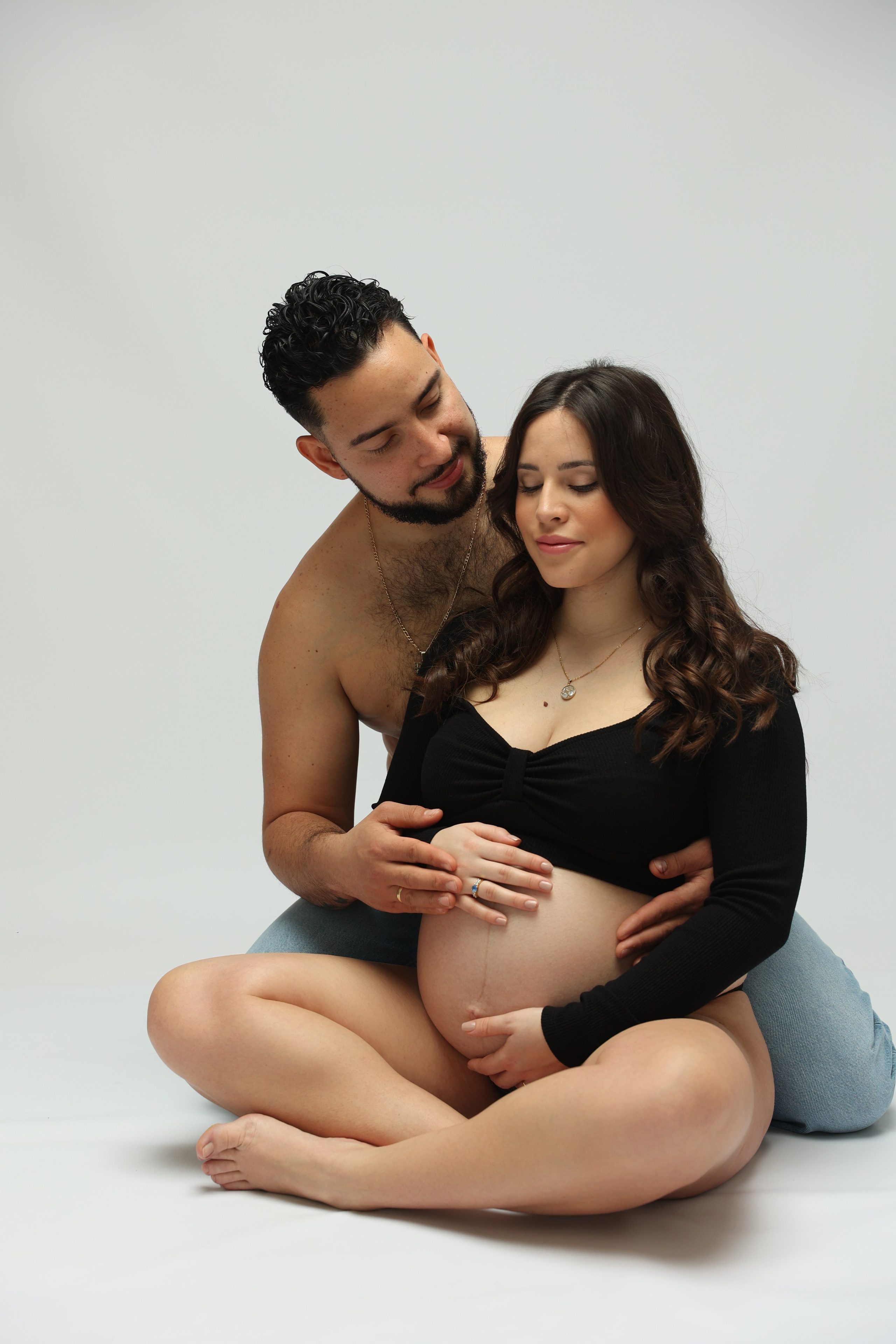 Nueva Sesión Embarazo En Estudio. Fotografía de Eventos, Embarazo y Familiar en Pirineos