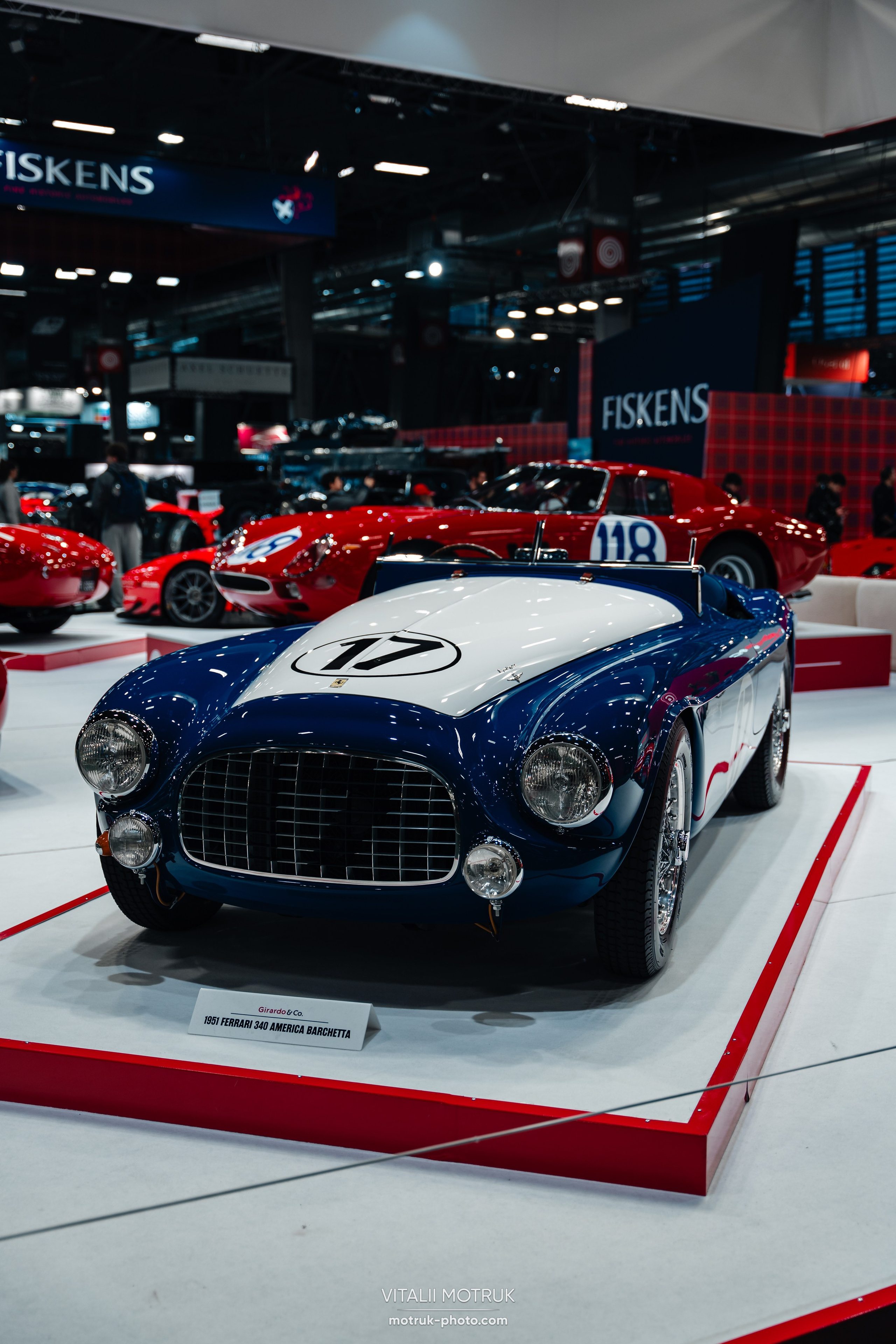 Retromobile-2024. Photographe de voitures à Paris — Vitalii Motruk