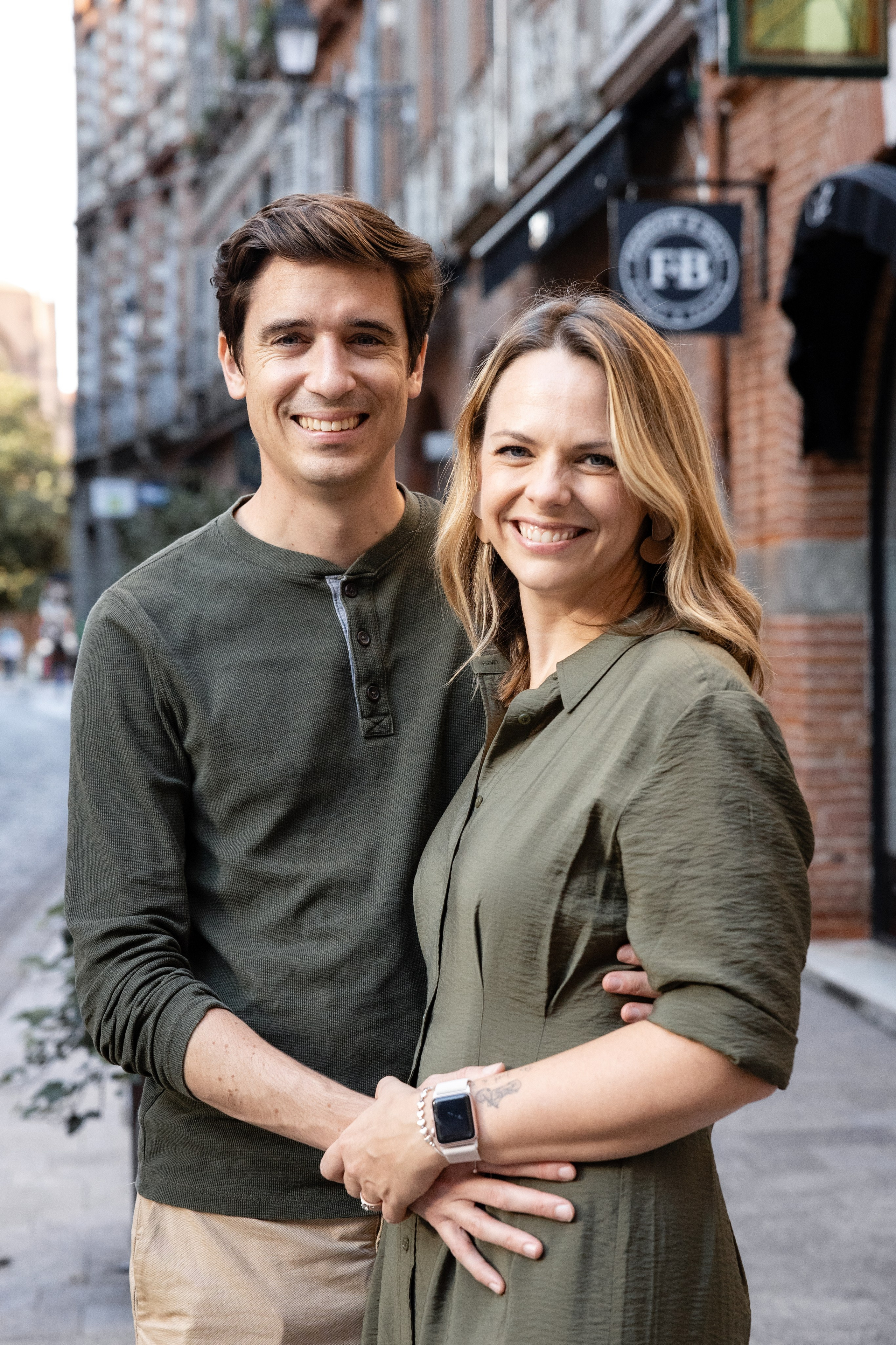 Photographie de famille lifestyle à Toulouse : une séance chaleureuse pour une famille expatriée. Eugénie Smirnova — photographe à Toulouse et dans le sud-ouest de la France