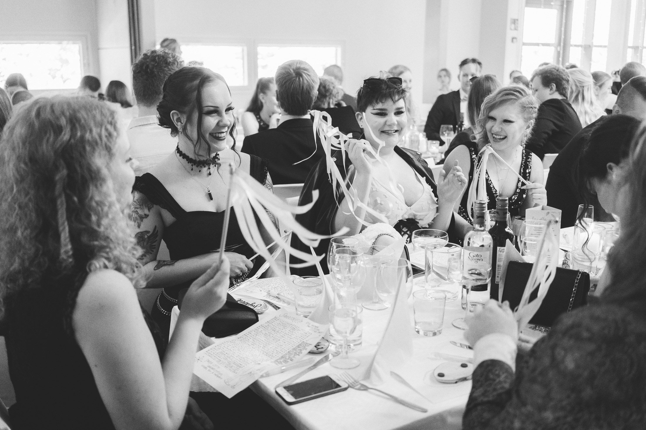 Häävalokuvaaja Helsingissä – Studiohappymoment | Romanttisia hetkiä