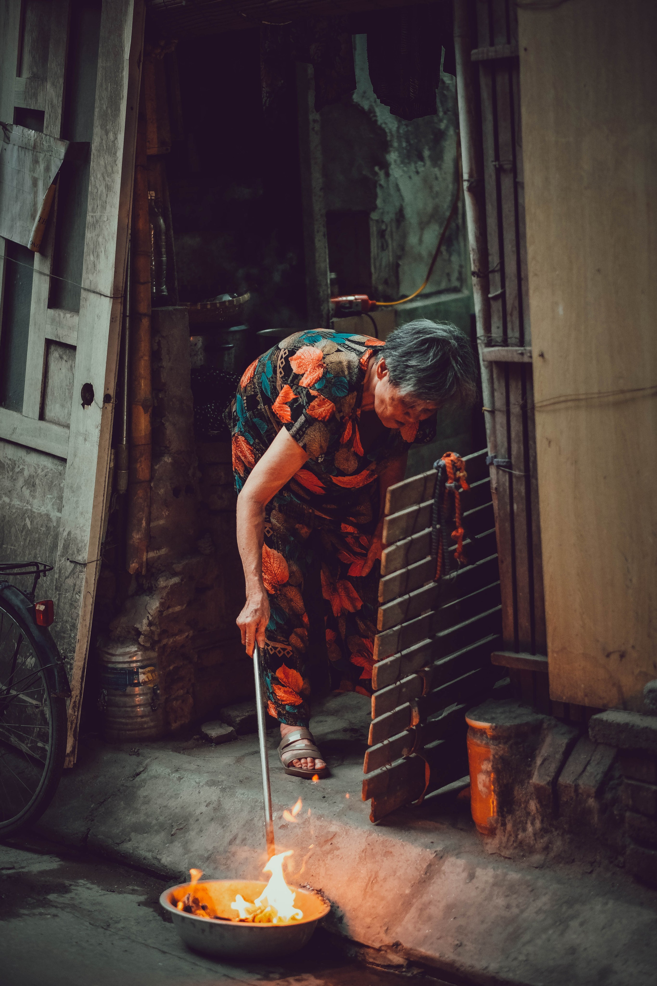 "Street Fire Ritual" Hanoi, Vietnam 🇻🇳 Photo by Yukophotography 📸