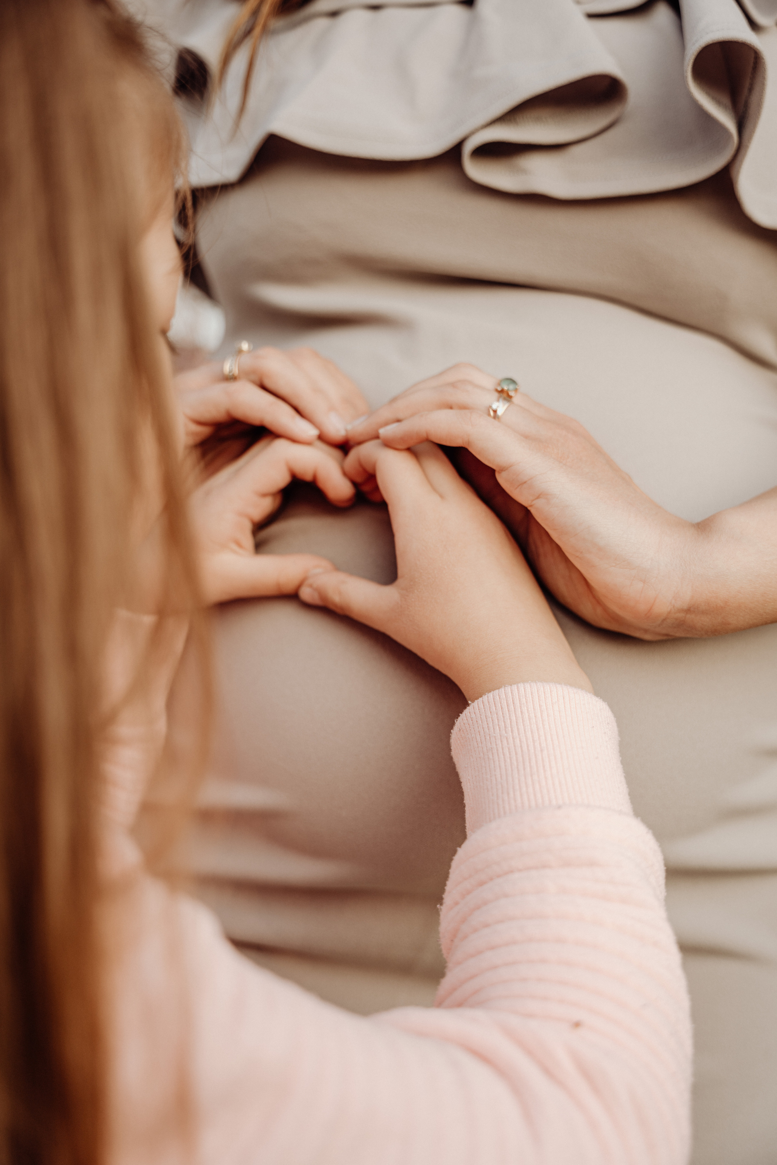 Foceni tehotenstvi. Rodinna fotografka Plzen Anita Dergachova