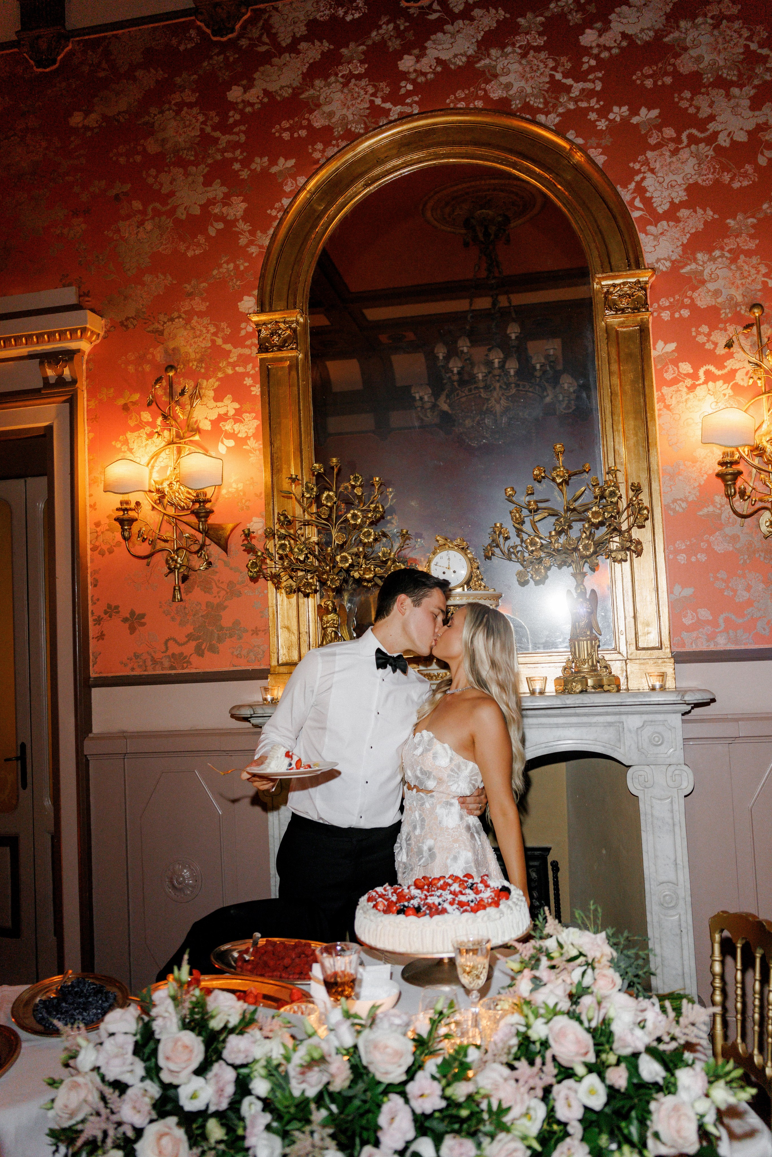 A Timeless & Chic Wedding at Villa Balbianello and Grand Hotel Tremezzo, Lake Como. Wedding and Family Photographer Switzerland and Italy. Valeria Diaz