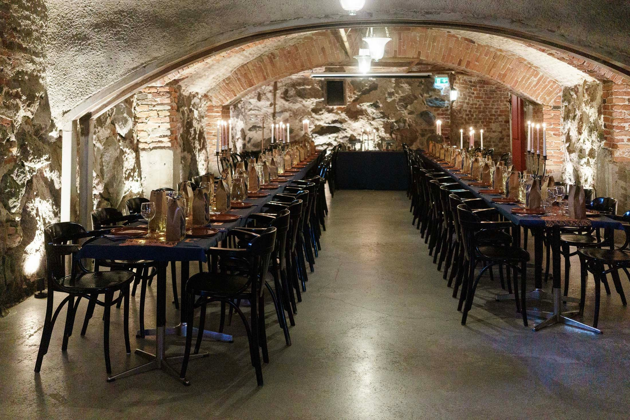 S&J, hääkuvaus Porvoon Tuomiokirkko ja Levinin kellari