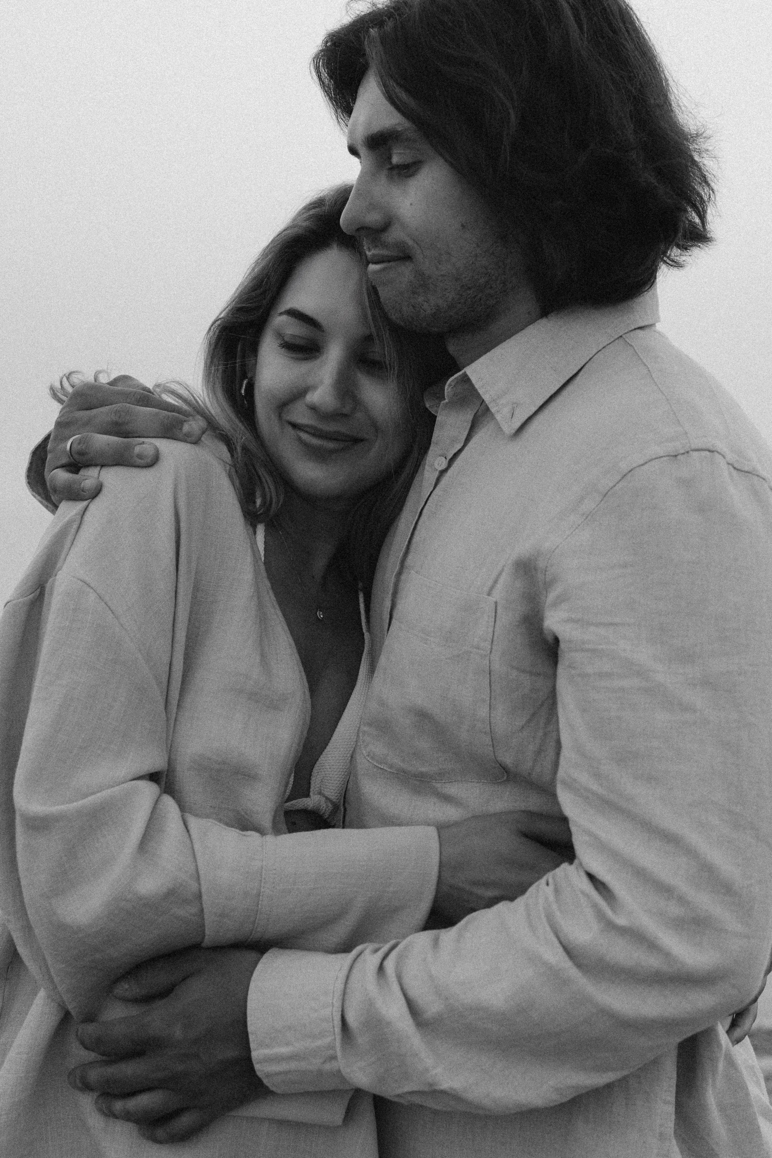 Fotografia di gravidanza intima in bianco e nero a Rimini