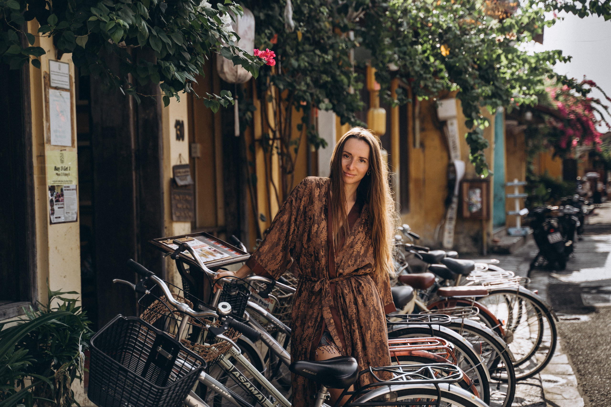 Photographer in Hoi An — Veronika Guzenko. Natural photoshoots for couples, families and solo travelers. Book your shoot today