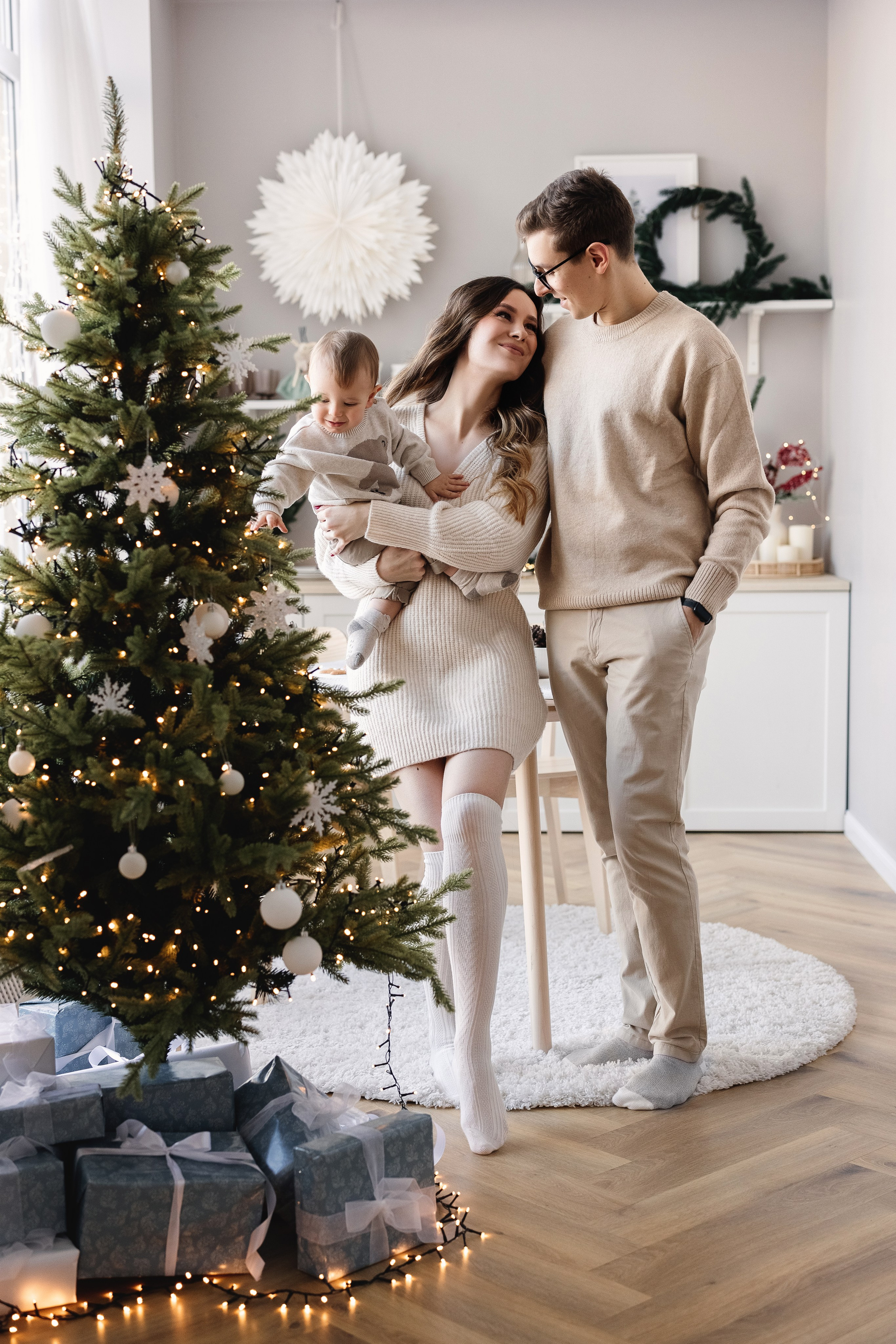 Fotostudijas Ziemassvētku Dekors – Maģiska svētku fotosesijas atmosfēra Rīgā. Fotostudija VEF Rīga