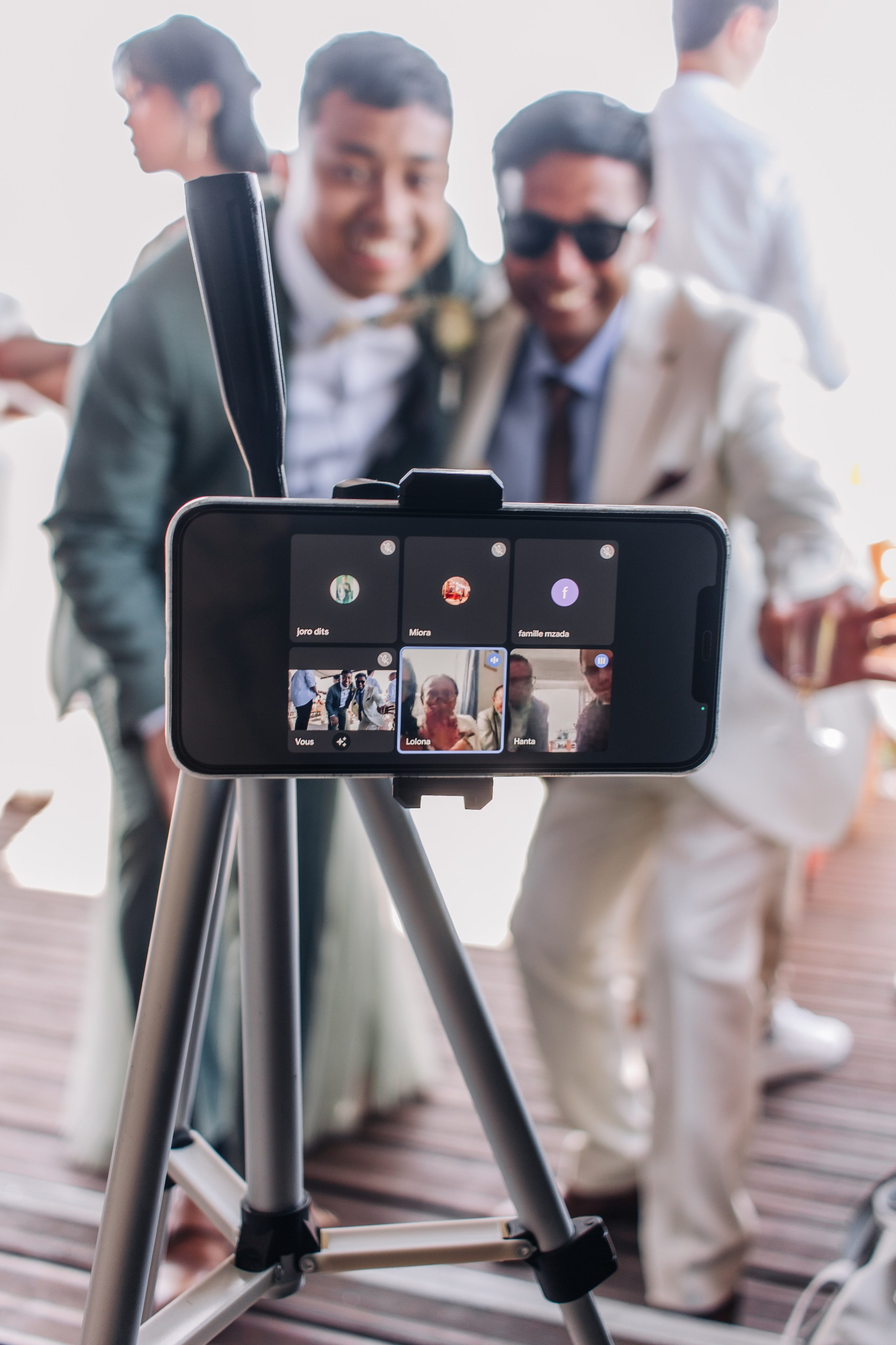 Mariage de Ny & Hasina vue la Loire. Photographe professionnelle à Poitiers, Tours et Châtellerault | Studio photo entre Poitiers et Tours – portraits, familles, entreprises, ma