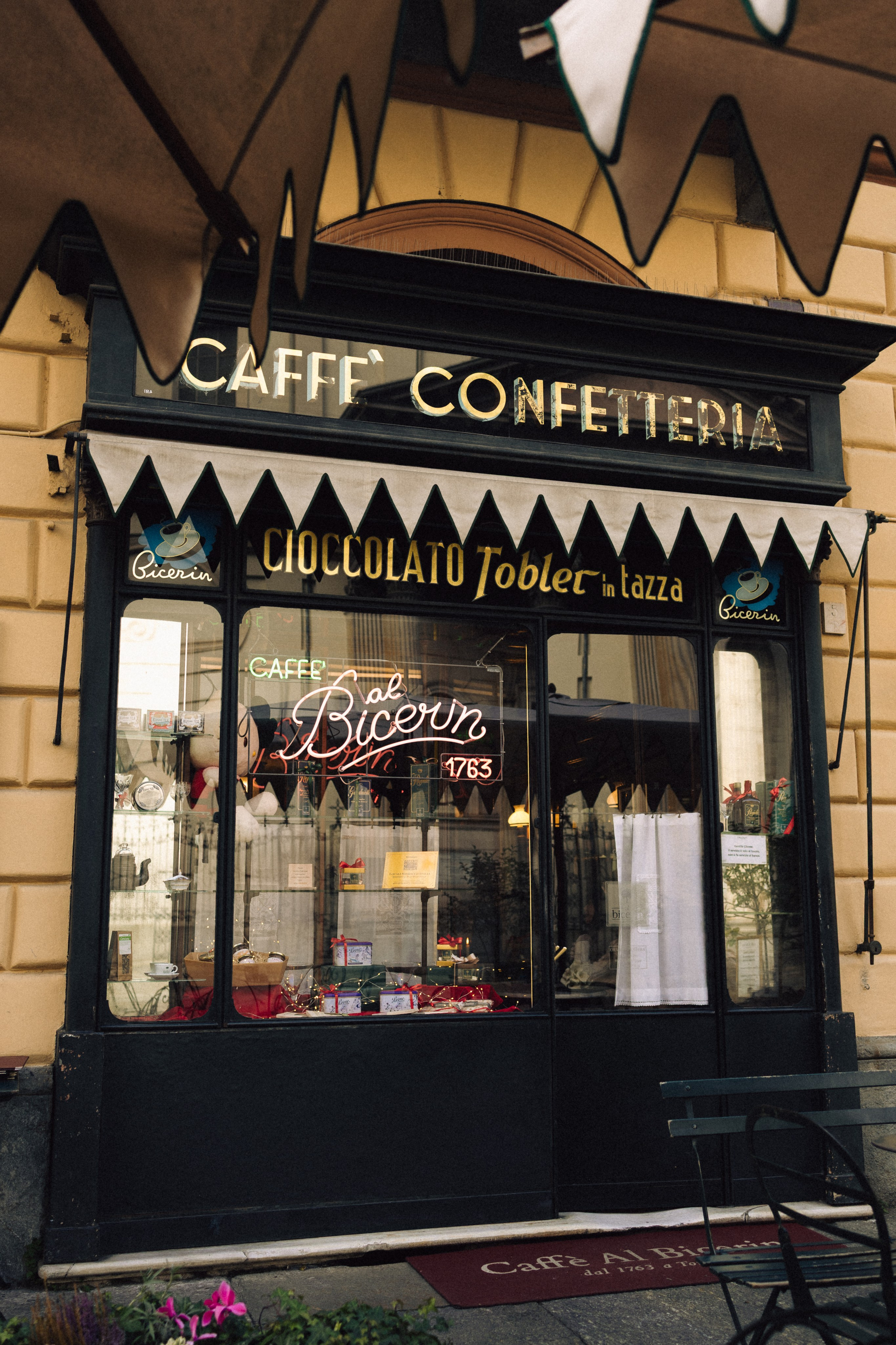 Intimate Wedding for Two in Turin, Italy | Liza Bizzaro Photography. Liza Bizzaro — Italy Wedding, Love Story & Portrait Photographer in Milan, Turin, Piedmont and Across Italy