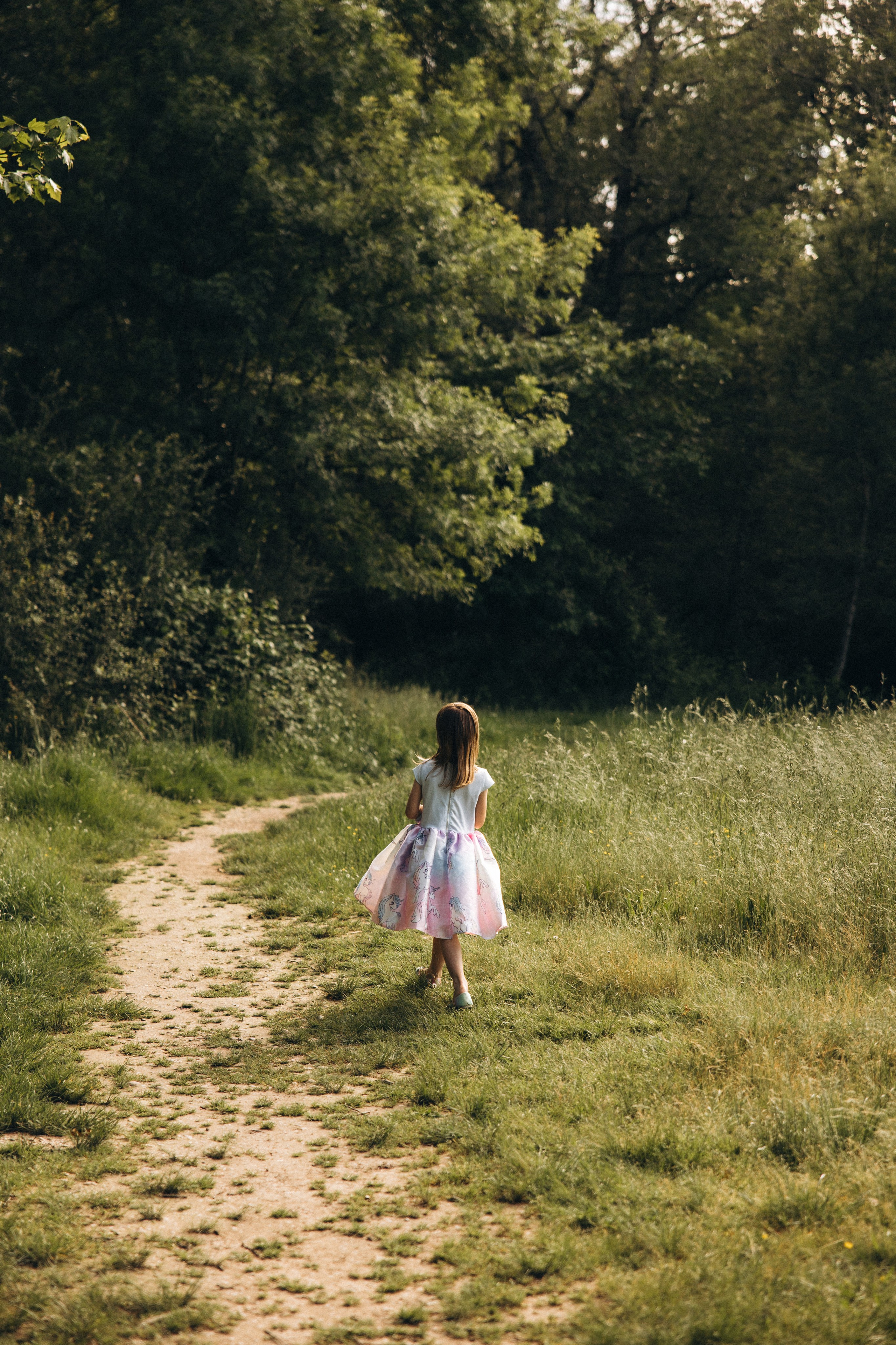 Séance photo en famille Forêt de Bouconne. Eugénie Smirnova — photographe à Toulouse et dans le sud-ouest de la France