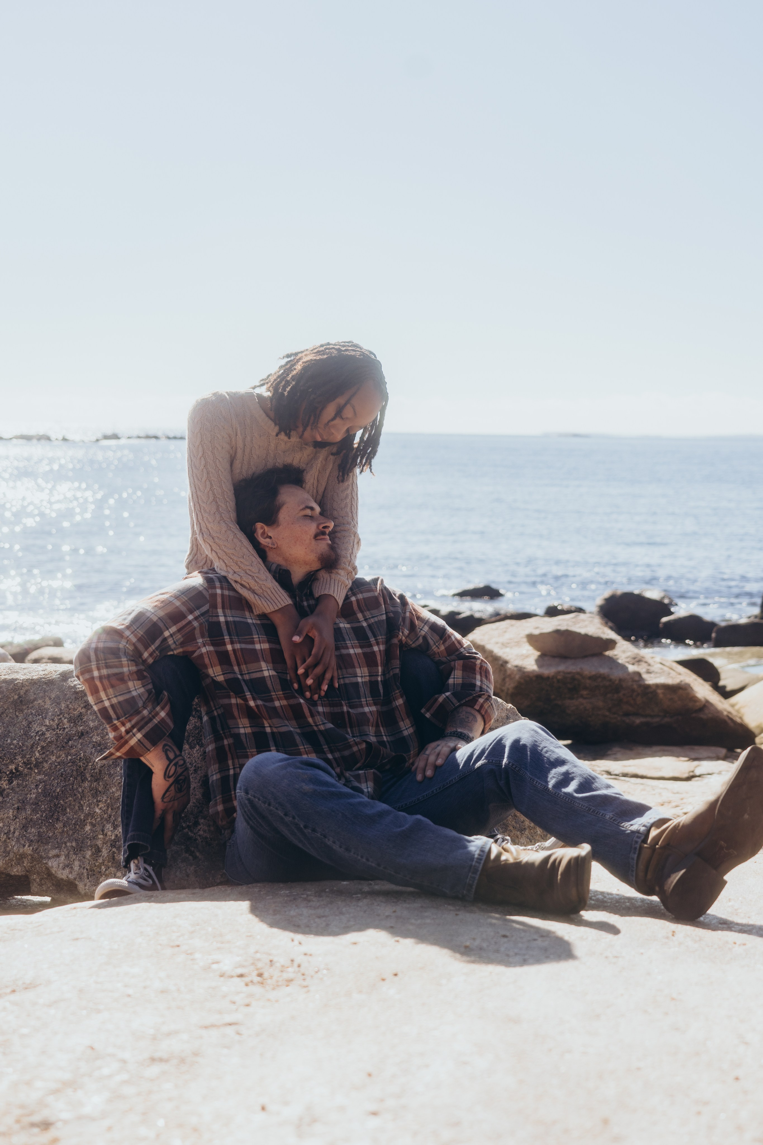 Romantic beach couple photoshoot in Connecticut. Daria Deschain Cinematic Photography in Connecticut