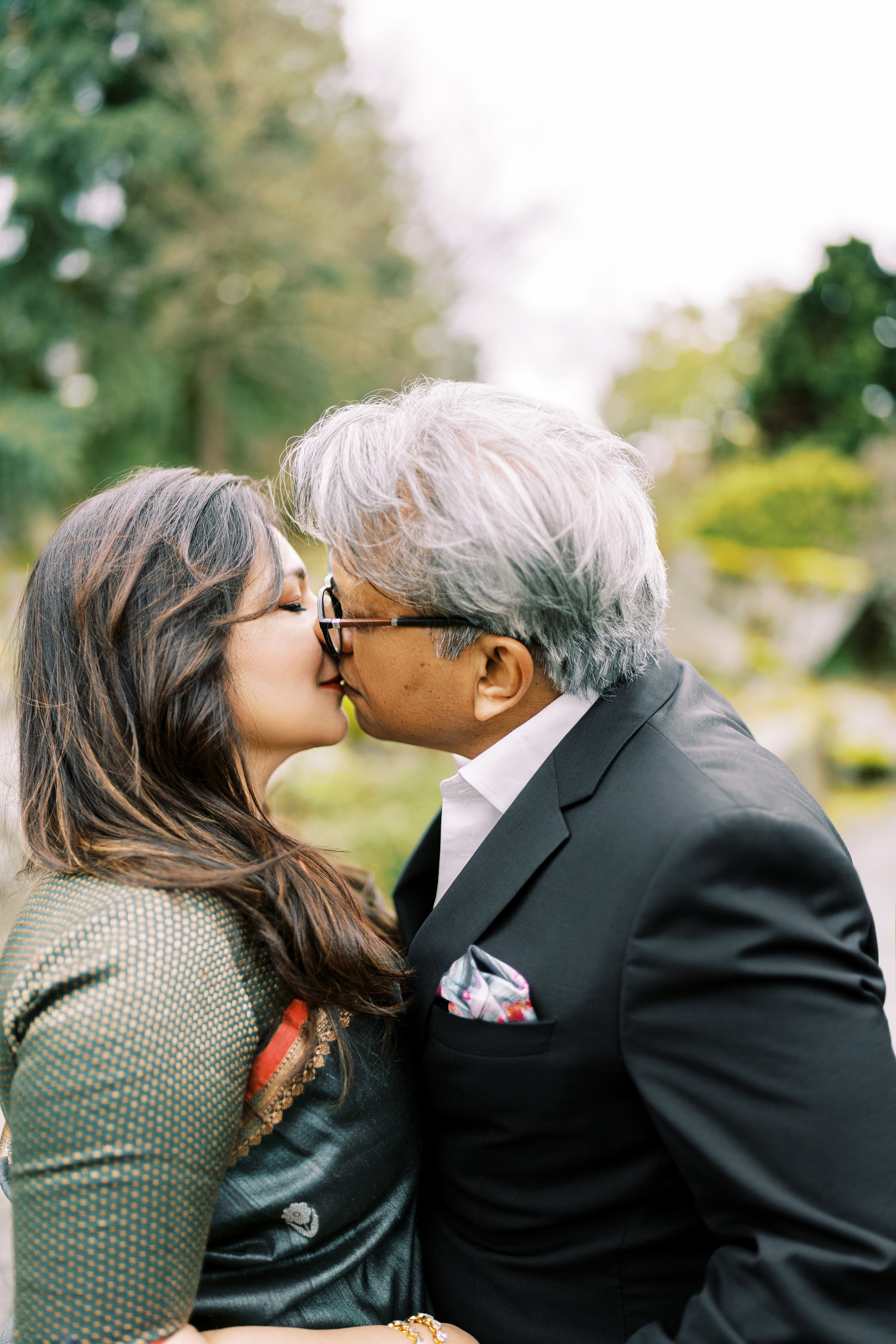 Family photoshoot at Bellevue Botanical Garden. March 2024. EVAN ARISTOV WEDDING PHOTOGRAPHY — Seattle Wedding Photographer