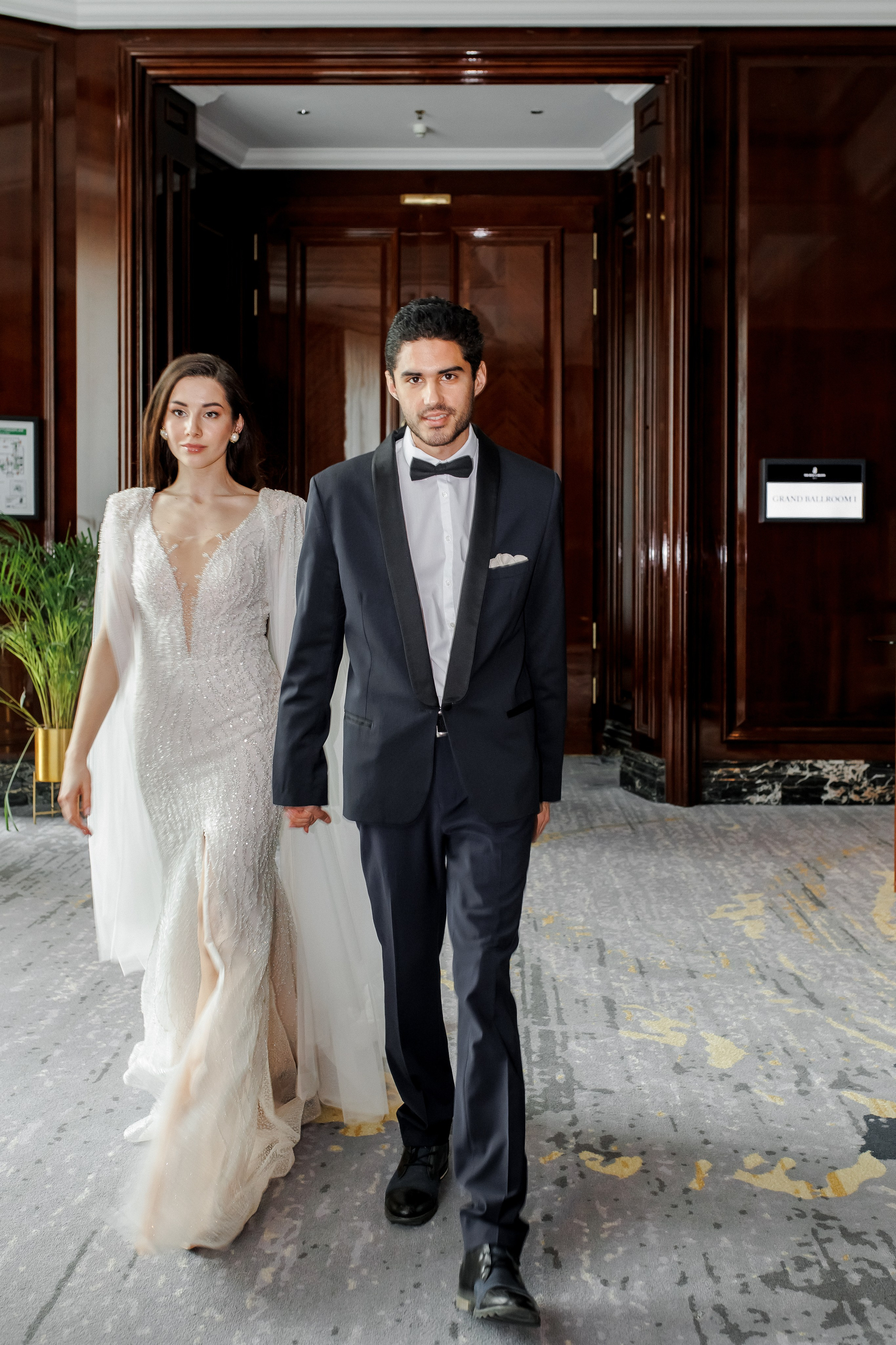 Getting Ready im Ritz Carlton Berlin: Ein zauberhafter Start in den Hochzeitstag. Hochzeitsfotografie in Berlin Nataliia Schütze