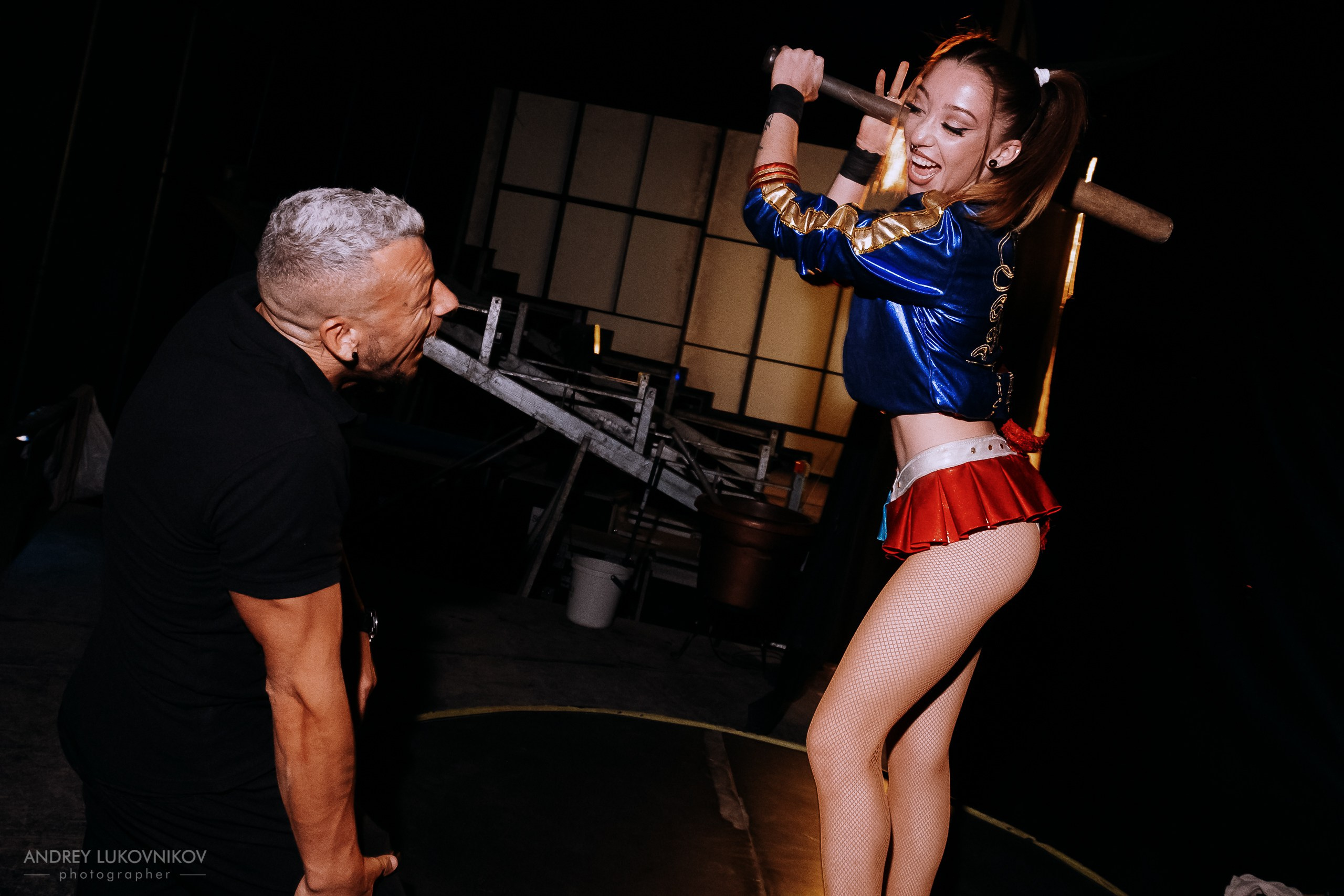 Sesión de fotos entre bastidores en El Circo Encantado: la vida de los artistas tras bambalinas