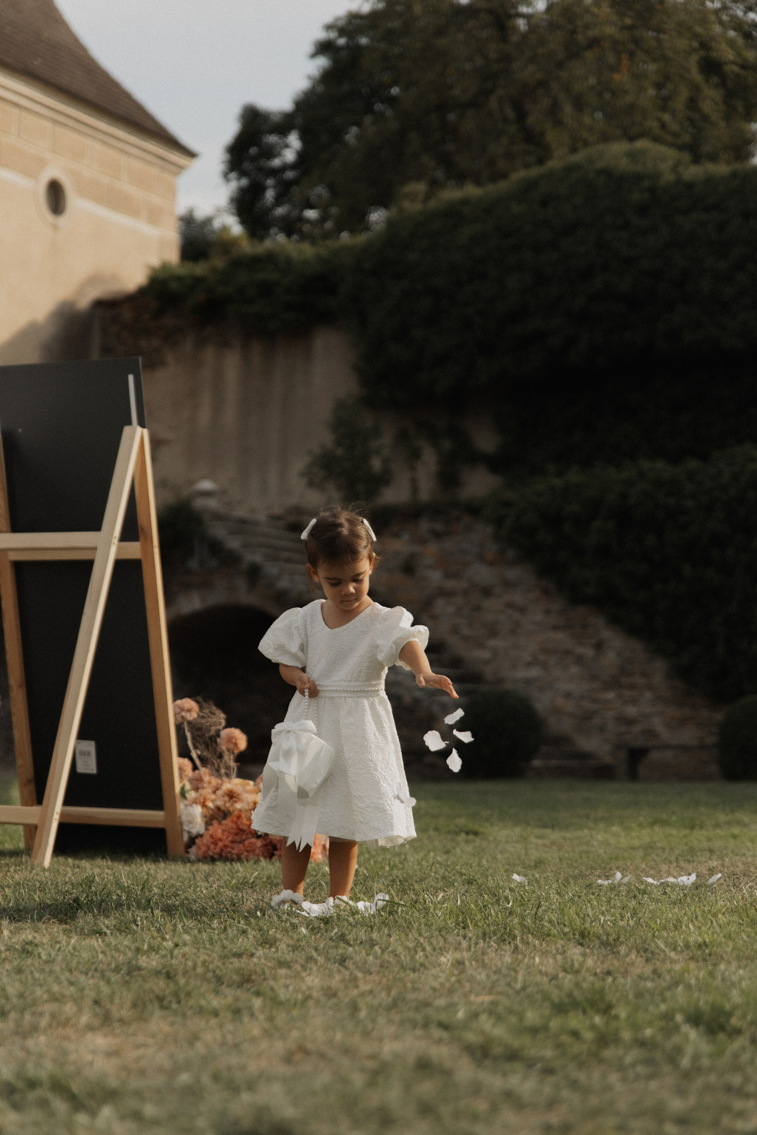 Elegant Castle Wedding in Austria | Alwin & Ruth’s Fairytale Celebration. Wedding photographer and videographer based in Timisoara, Romania