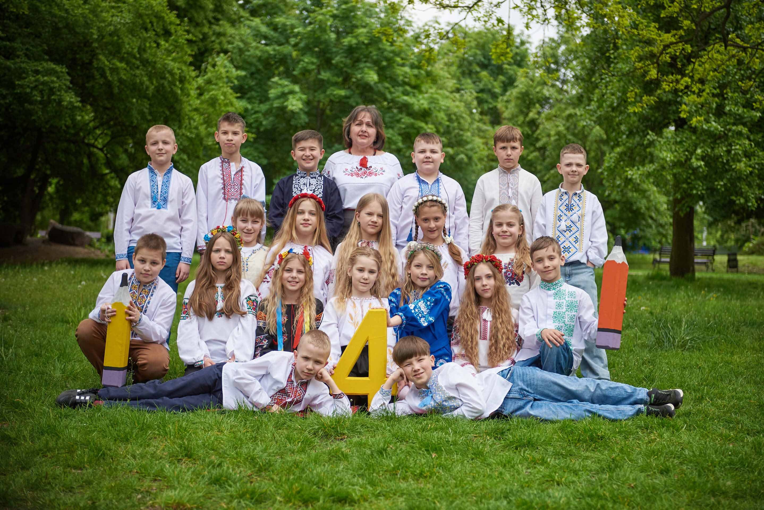 Випускні альбоми для 1- 4 класу у Дніпрі та області. Випускні альбоми фотокниги Київ та Дніпро