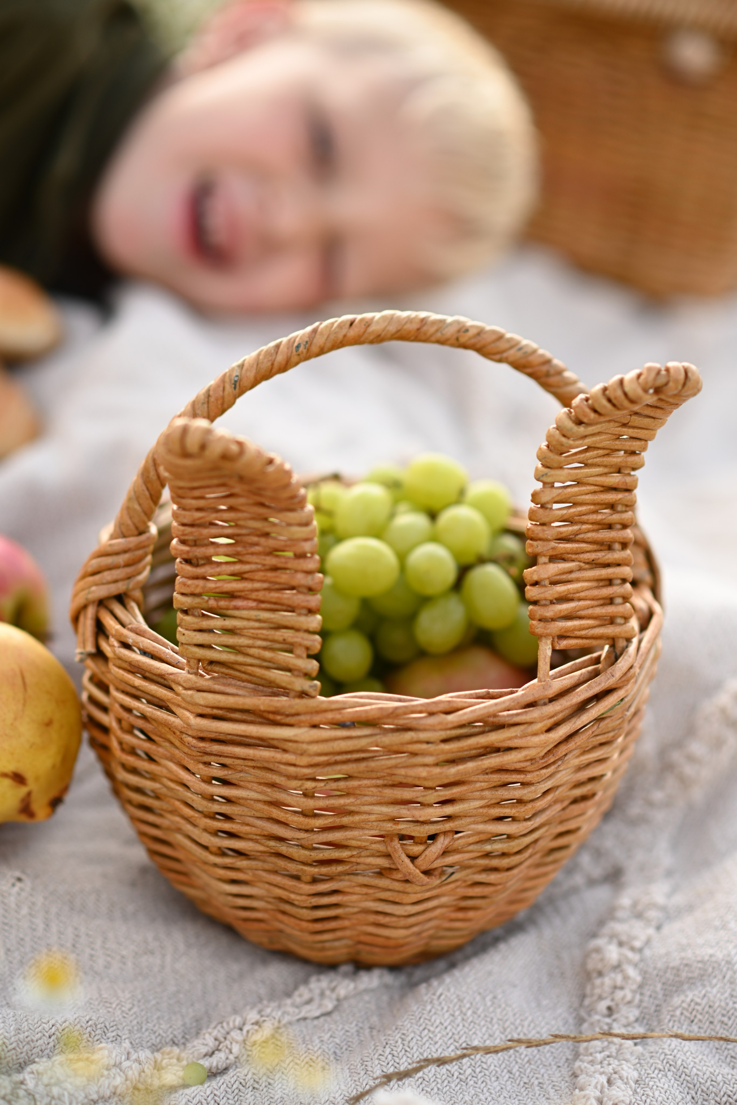 Outdoor-Kinderfotos im Kreis Jülich zwischen Weizen und Kohl.