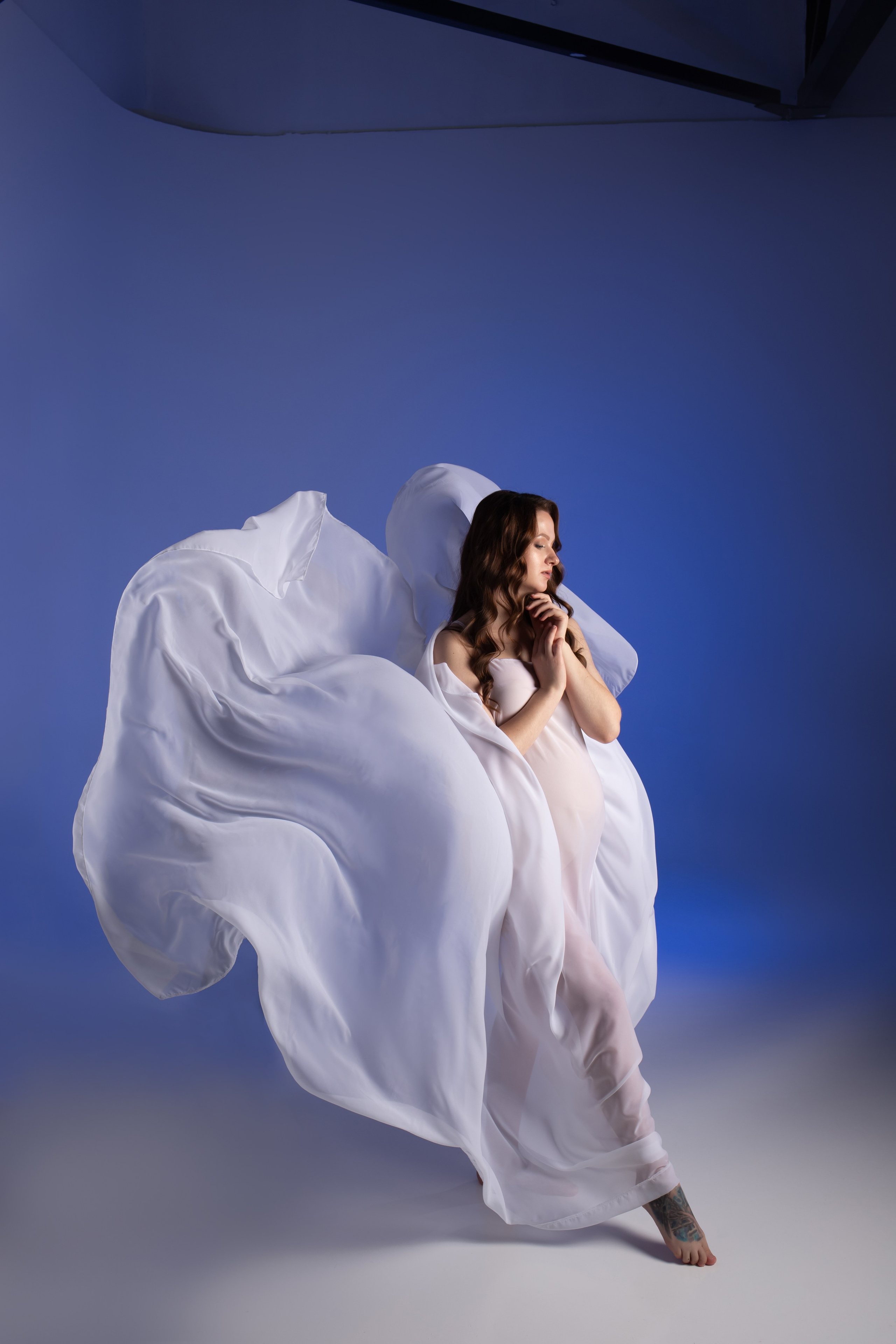 Photo shoot in minimalist style. Professional photographer in Spain