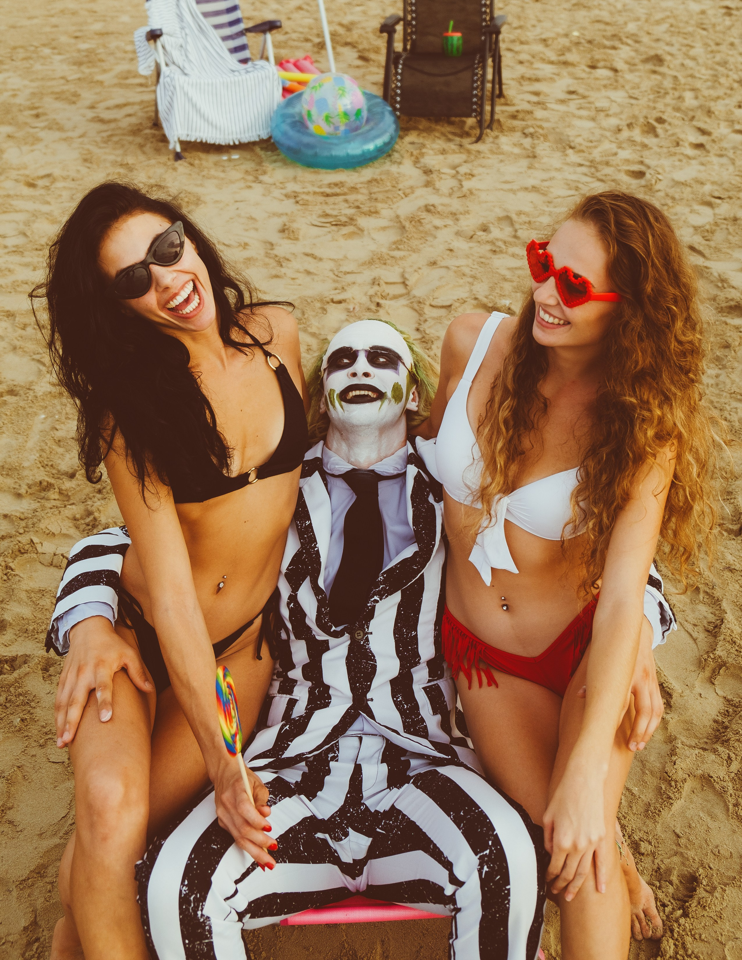 Beetlejuice на море: Экспериментальная фотосессия с цирковыми артистами — Фотограф Андрей Луковников