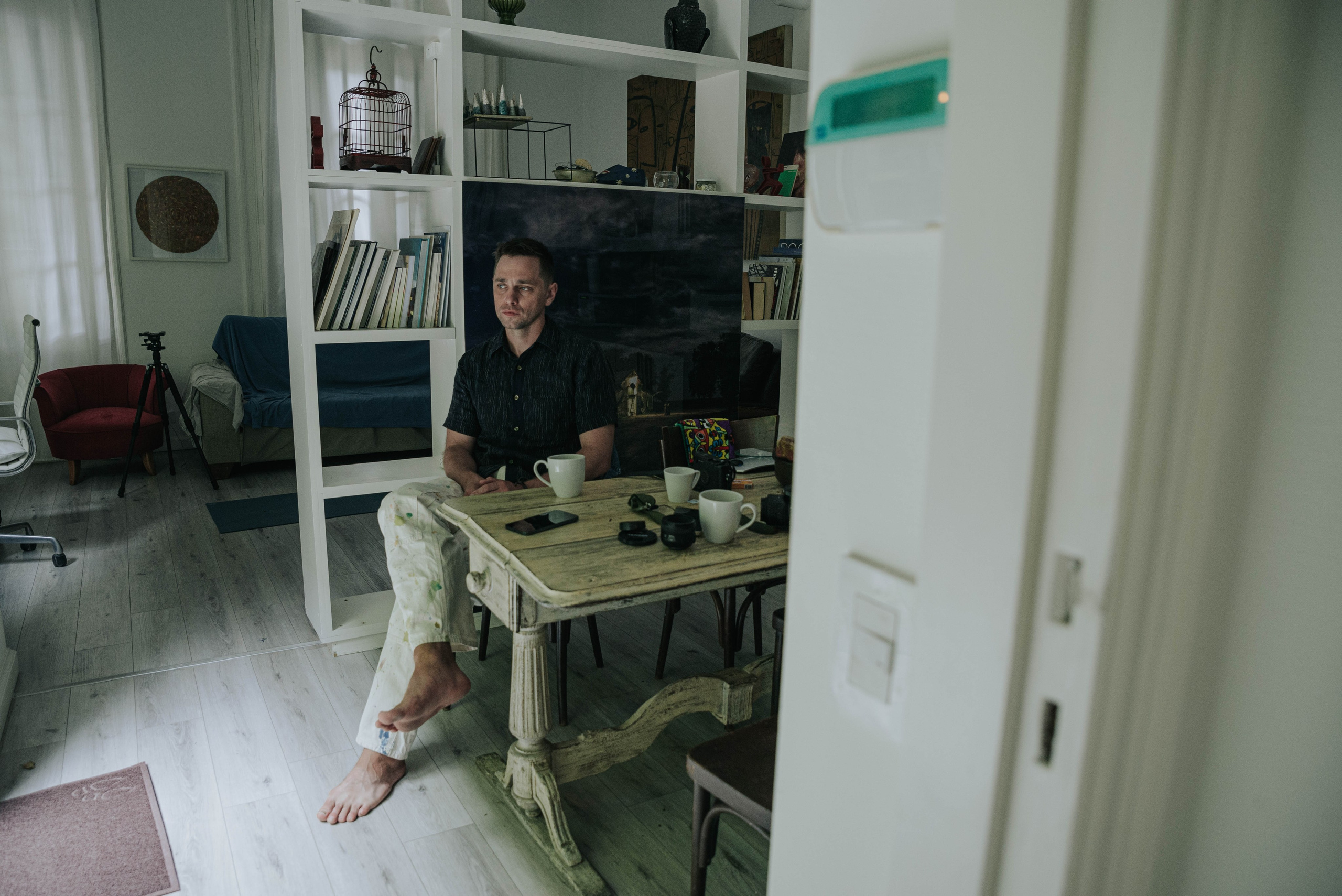 Docdocdoc. Visiting a Friend. Photographer @elmirkami in the city of Buenos Aires