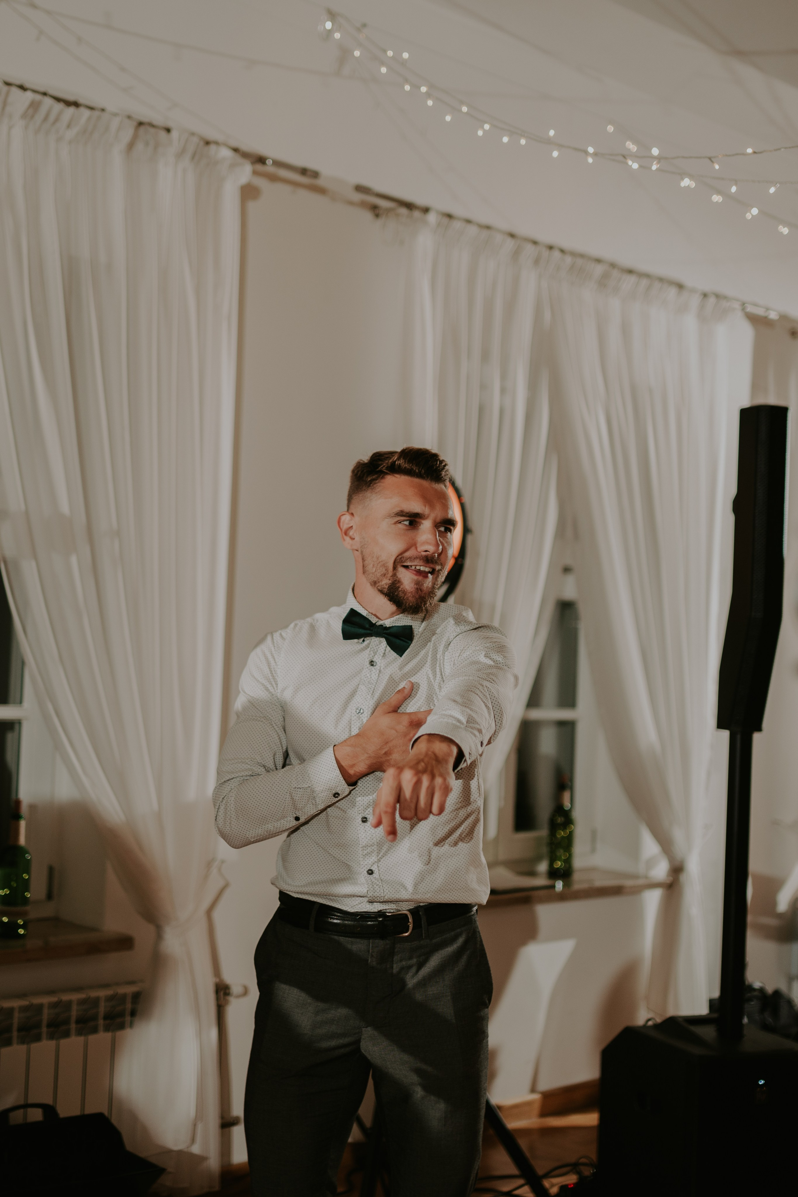 Dwór Wierzbno: plenerowy ślub pod wierzbą. Karkowskafoto - fotografia miłości