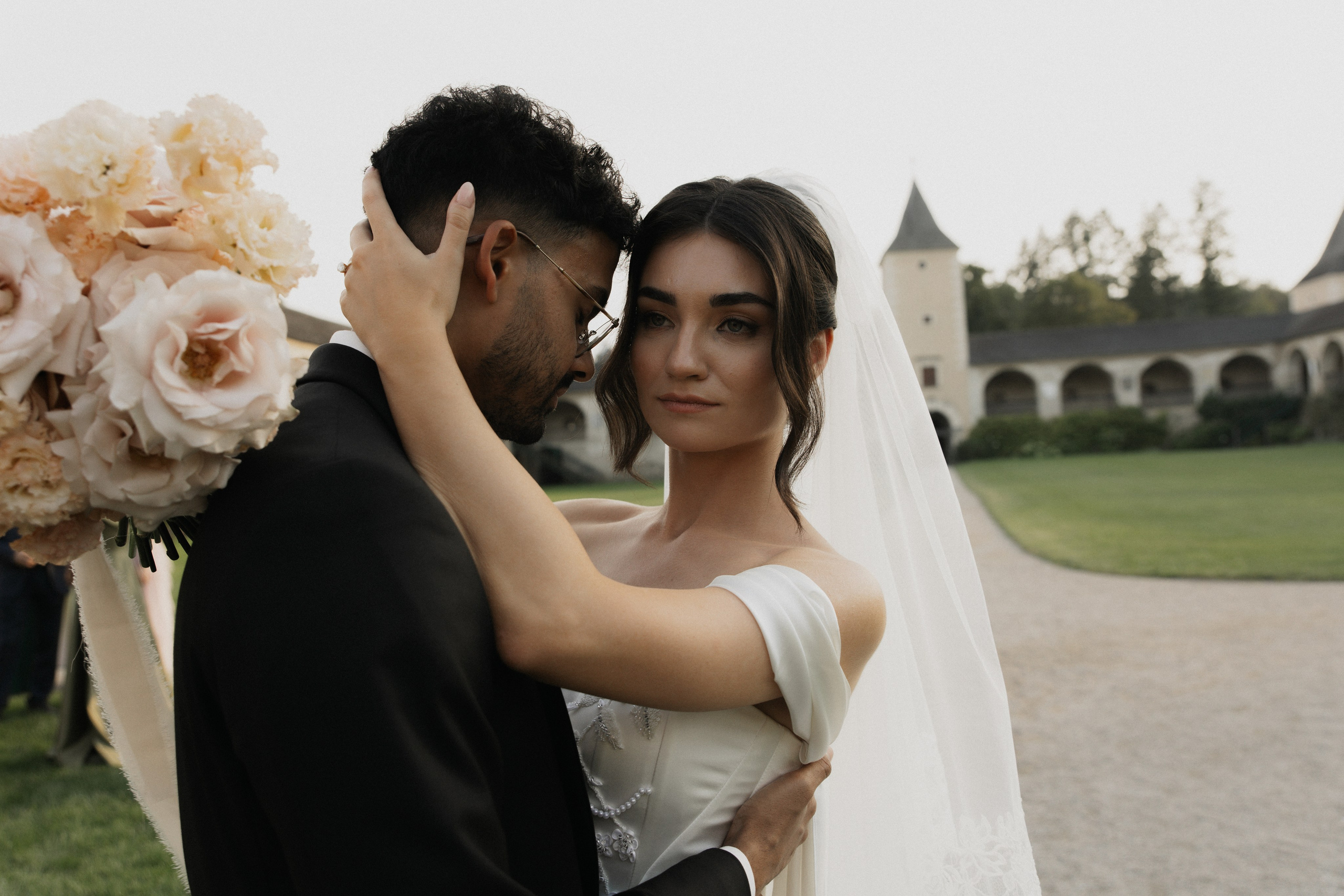 Elegant Castle Wedding in Austria | Alwin & Ruth’s Fairytale Celebration. Wedding photographer and videographer based in Timisoara, Romania