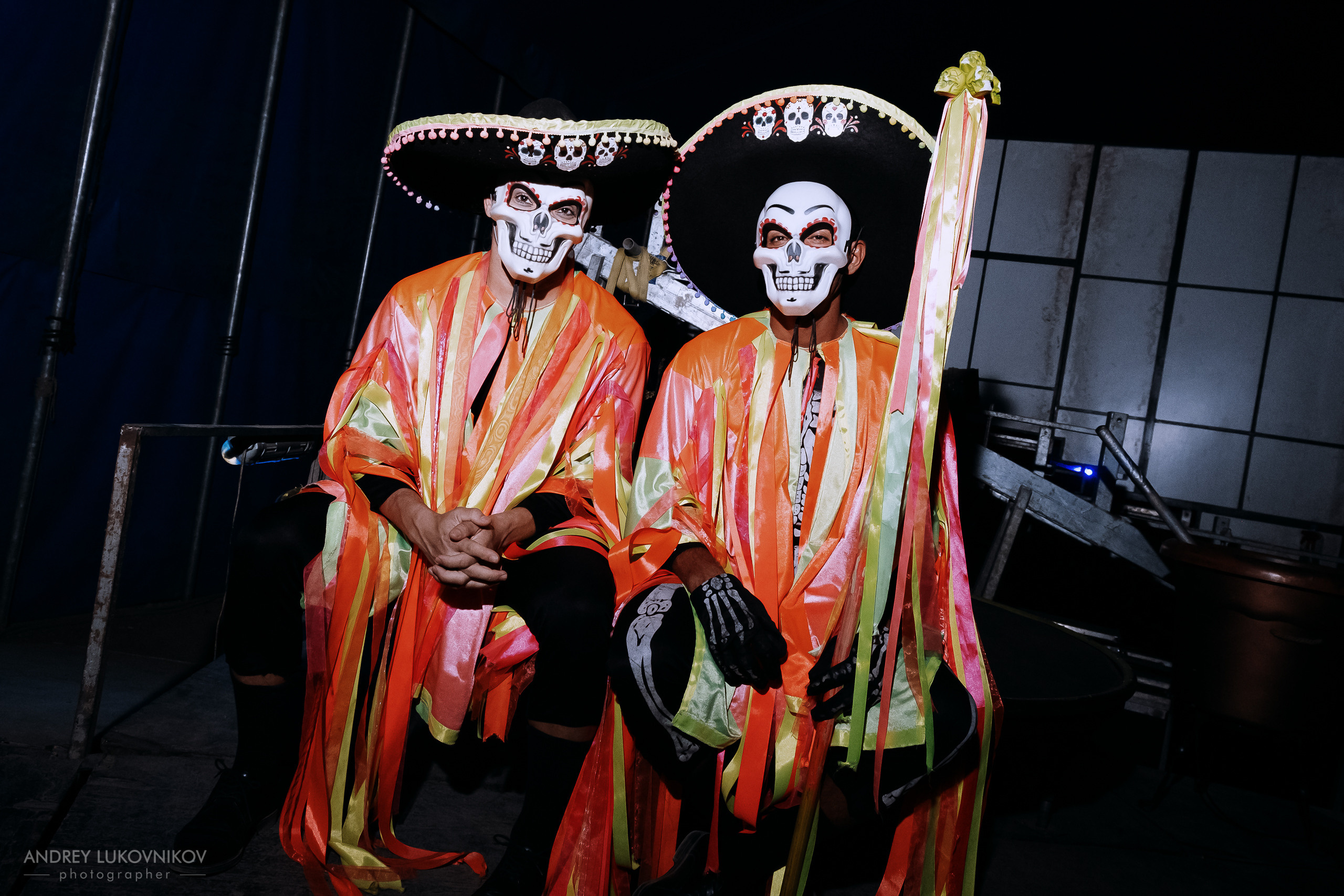 Sesión de fotos entre bastidores en El Circo Encantado: la vida de los artistas tras bambalinas