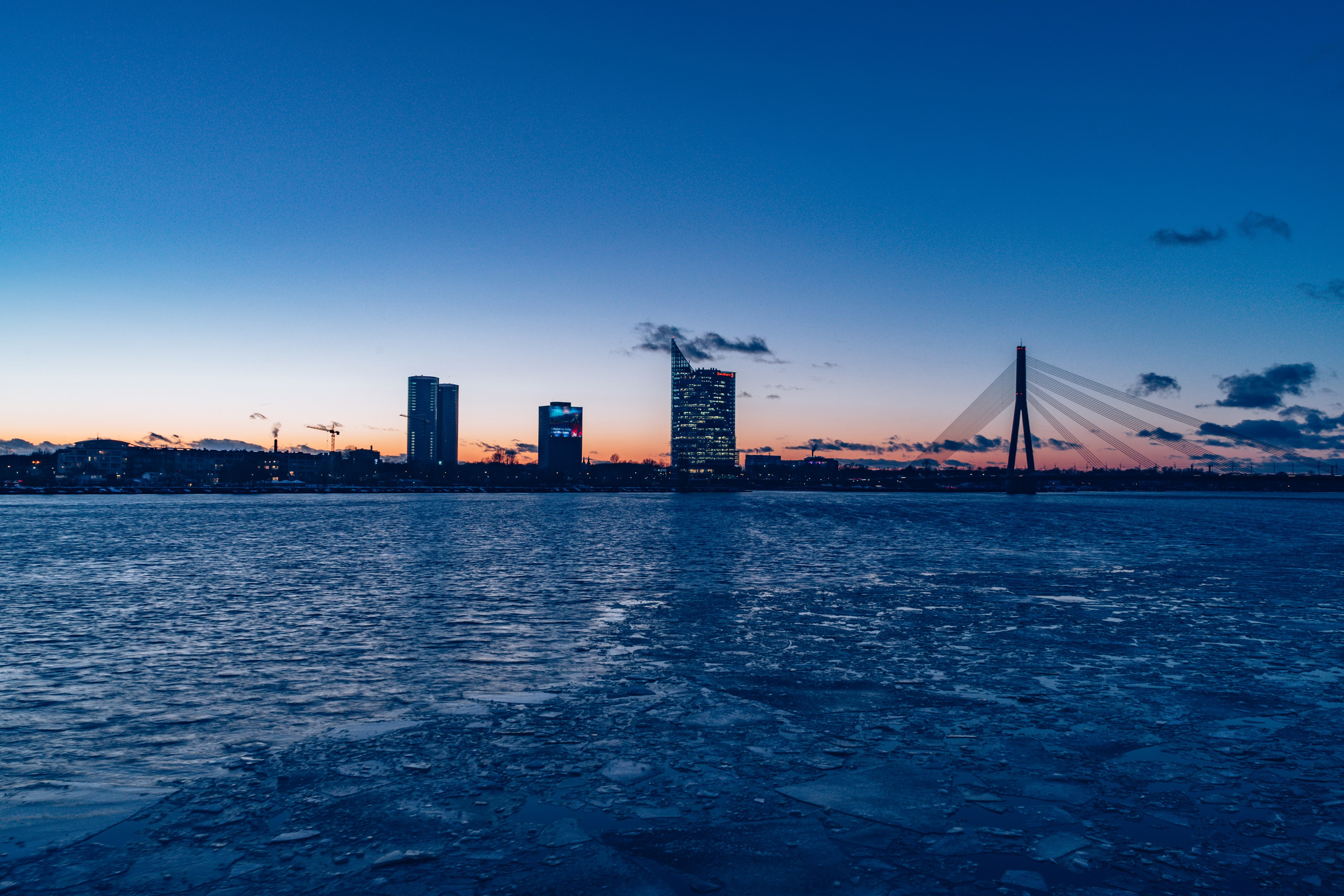 Дрон-съёмка и монтаж видео для бизнеса и соцсетей. Работаем в Таллине и по всей Эстонии. Также предлагаем обучение и консультации