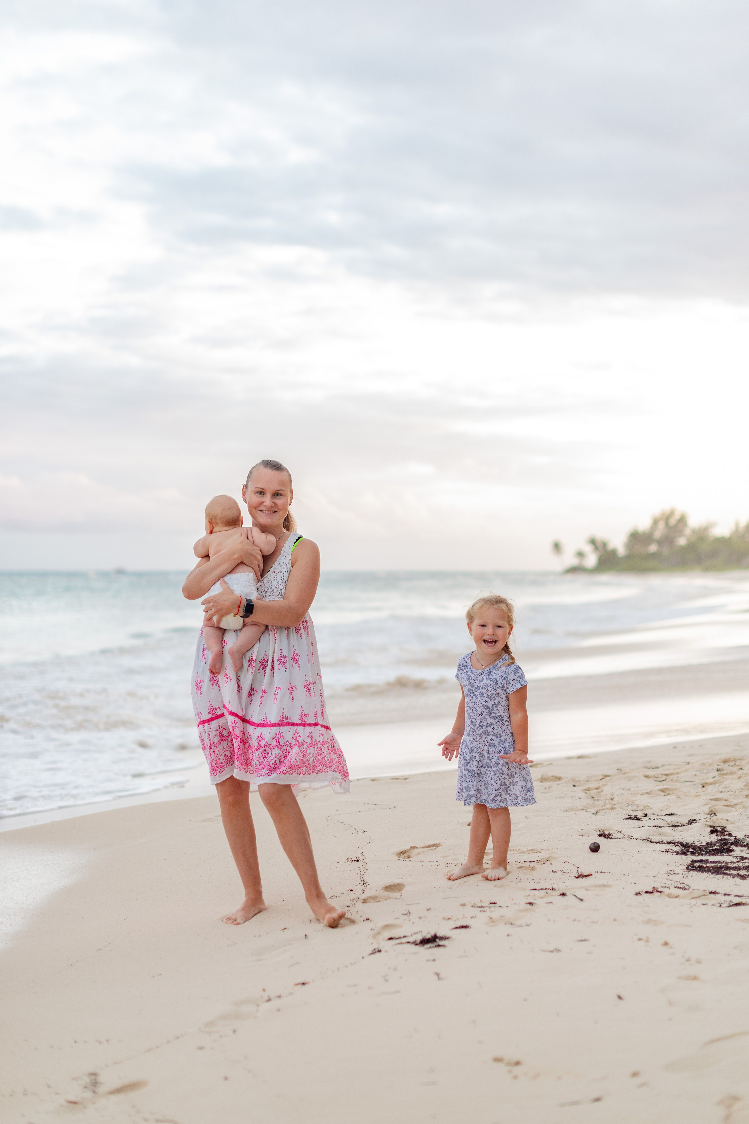 A family walk on the beach. FOTÓGRAFO MÉXICO QUINTANA ROO