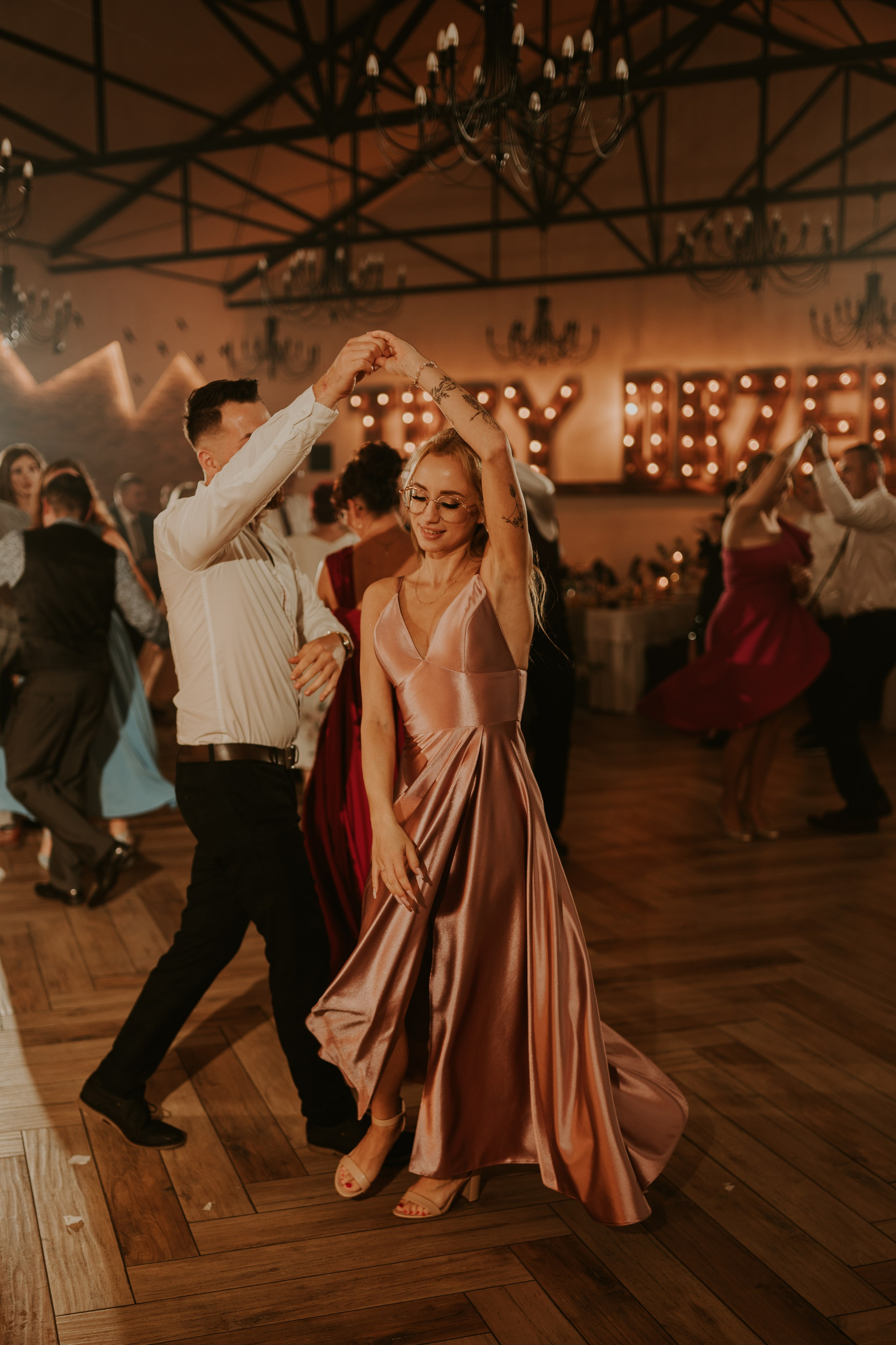 Trzy Drzewa: wspaniała uroczystość Wiktorii i Kamila. Karkowskafoto - fotografia miłości