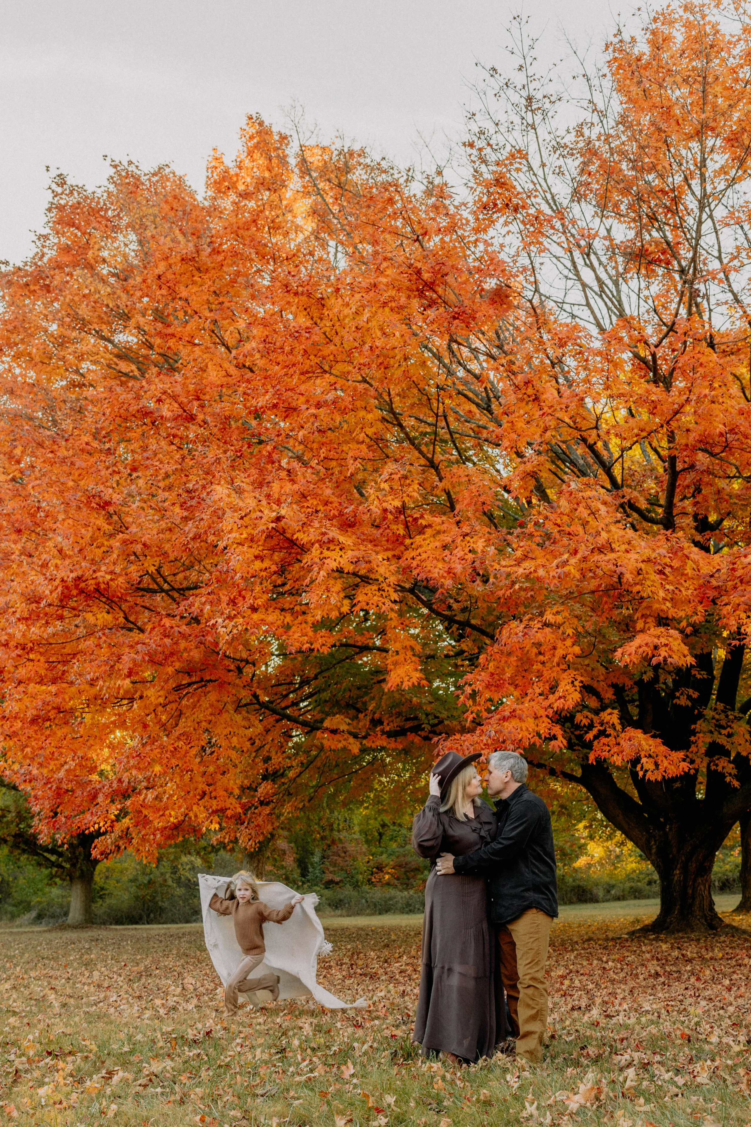 Fall Family Photography – Golden Leaves & Warm Tones. Alisa Tant — Family and newborn photographer Bucks County, Montgomery county, Philadelphia, NJ