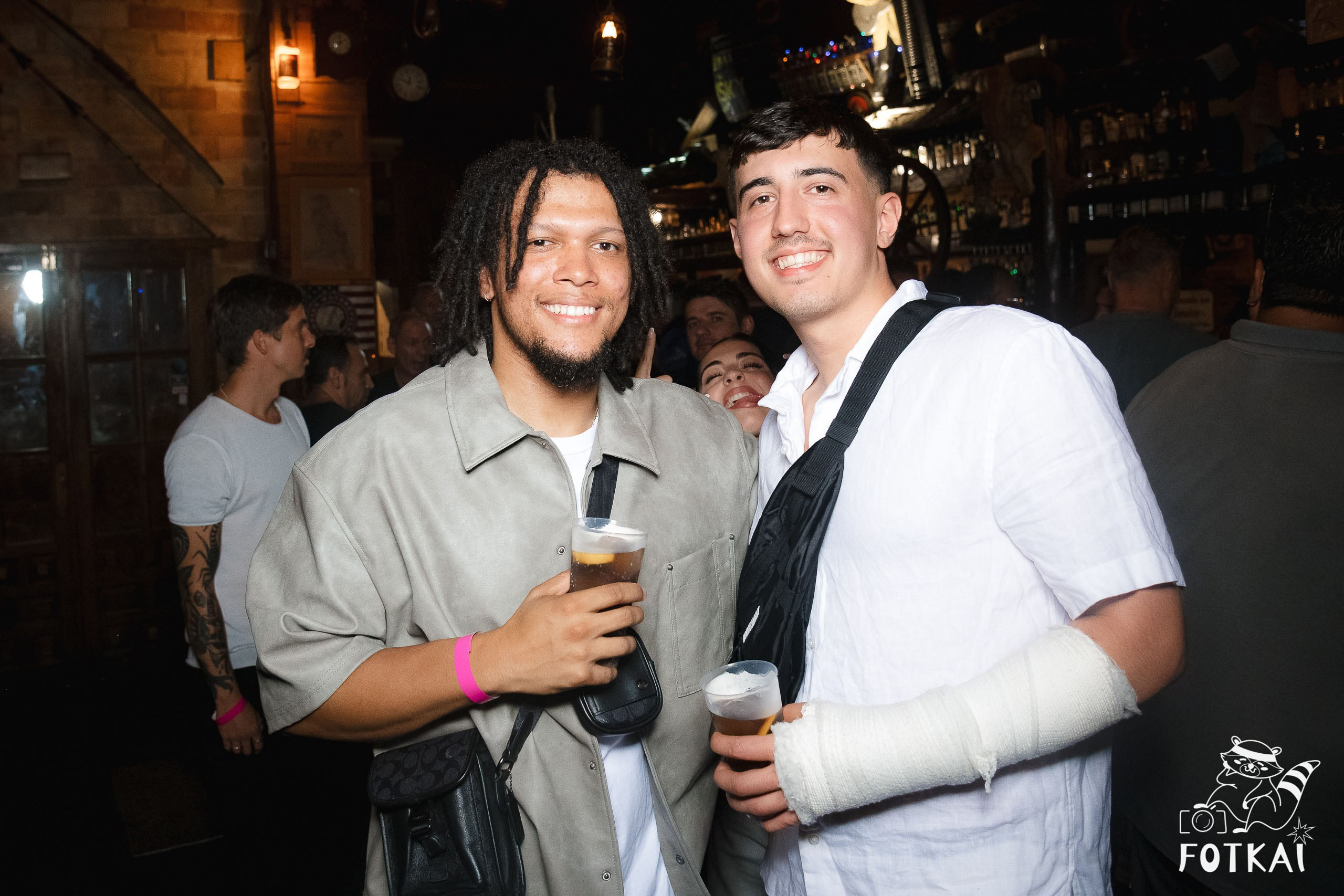 Fiesta Víspera de Festivo en El Paso Rock Bar – Hip Hop Old School | Reportaje fotográfico 08.10.2025 | FOTKAI