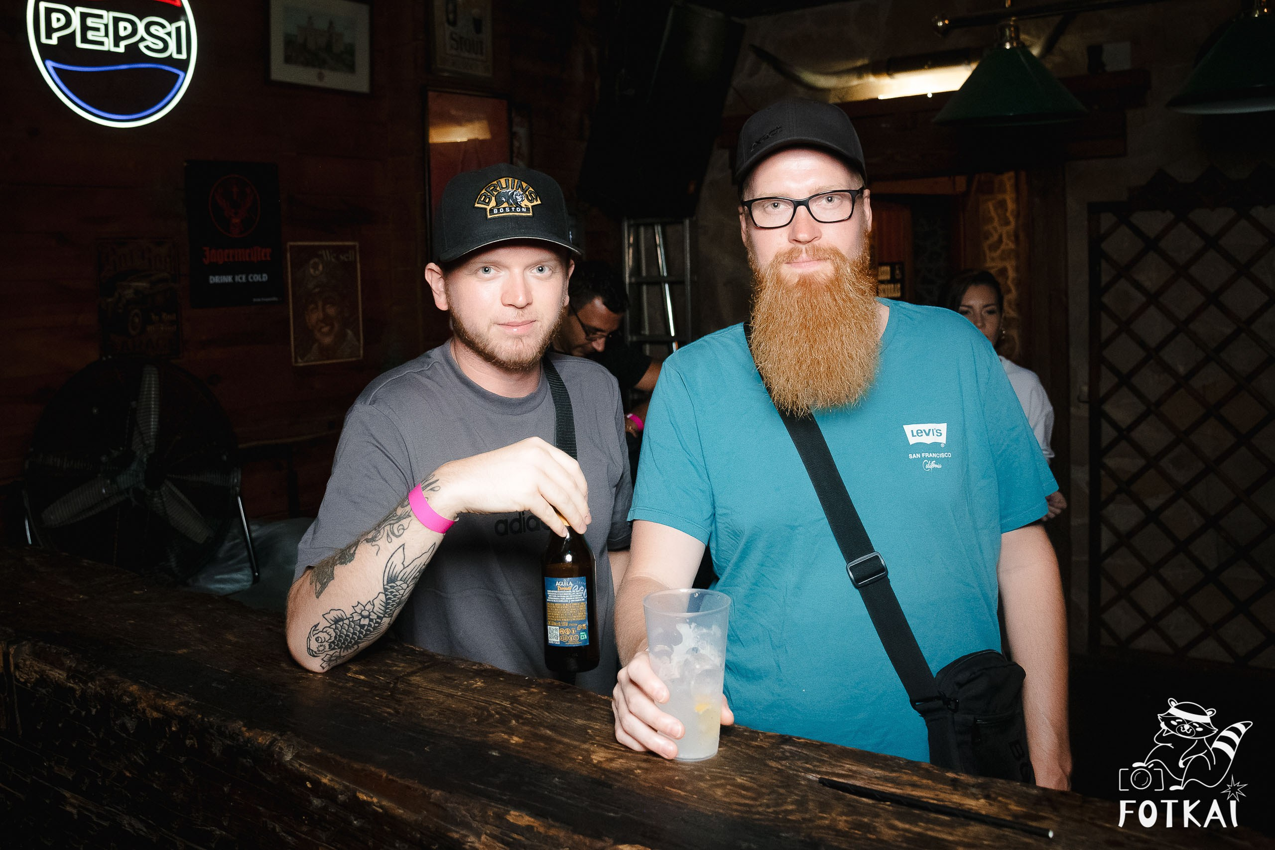 Fiesta Víspera de Festivo en El Paso Rock Bar – Hip Hop Old School | Reportaje fotográfico 08.10.2025 | FOTKAI