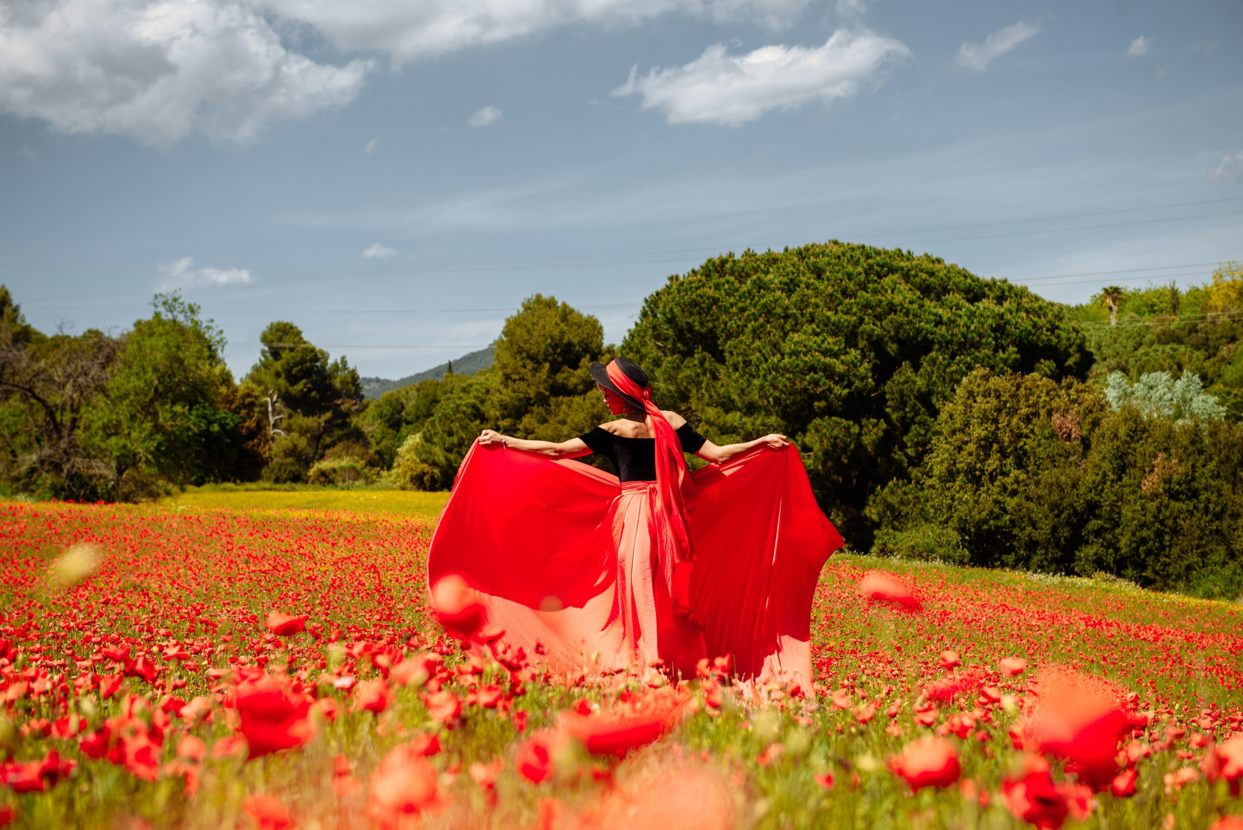 Olga Campos flores rojos. Фотограф Екатерина Гасанова — фотосессии в Барселоне