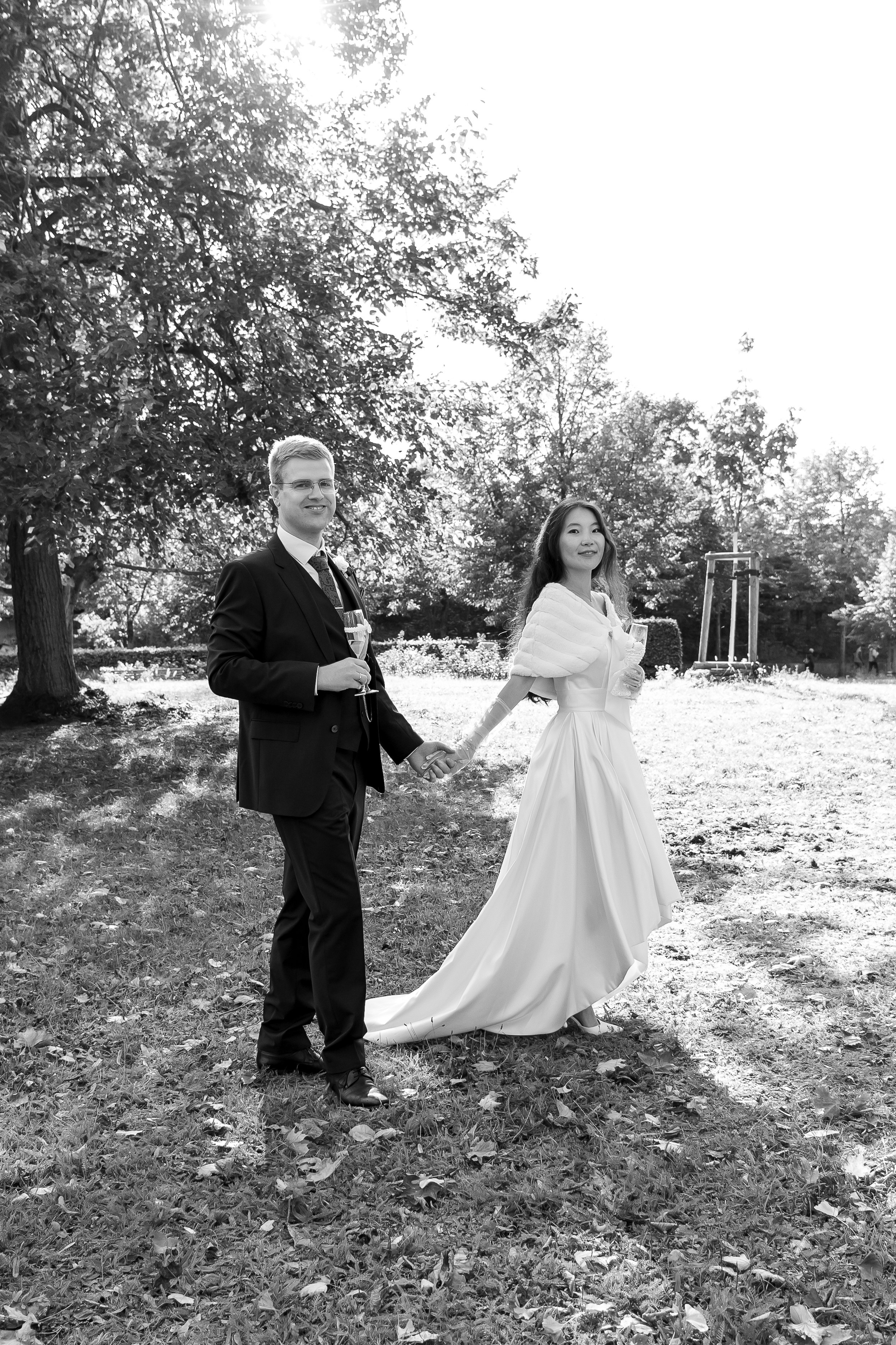 Eine intime Feier vor der großen Hochzeit: Solongo und Victor im Standesamt Spandau. Hochzeitsfotografie in Berlin Nataliia Schütze