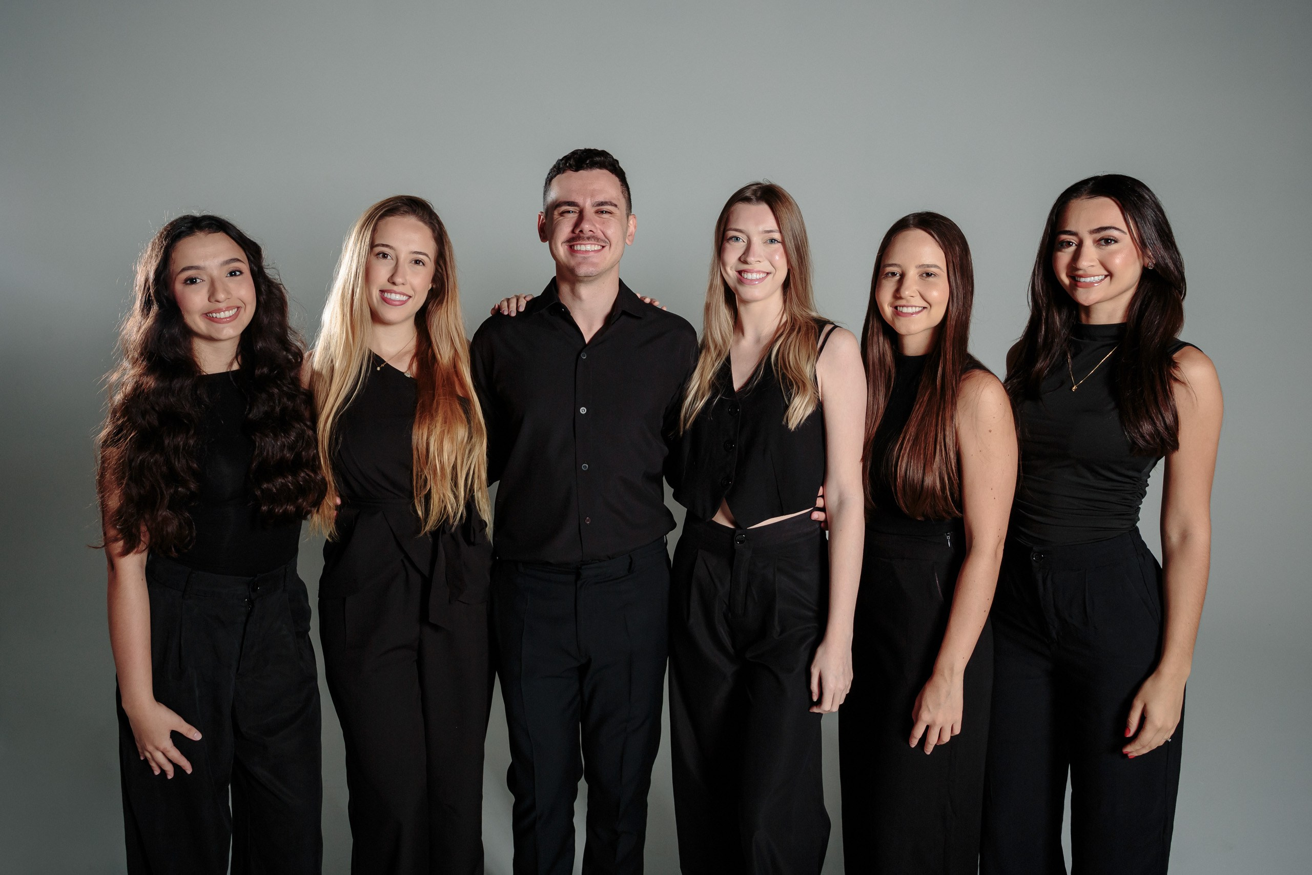 Fotografia de ensaio de formatura em estúdio e clinica de dentista para o Henrique em Itajaí