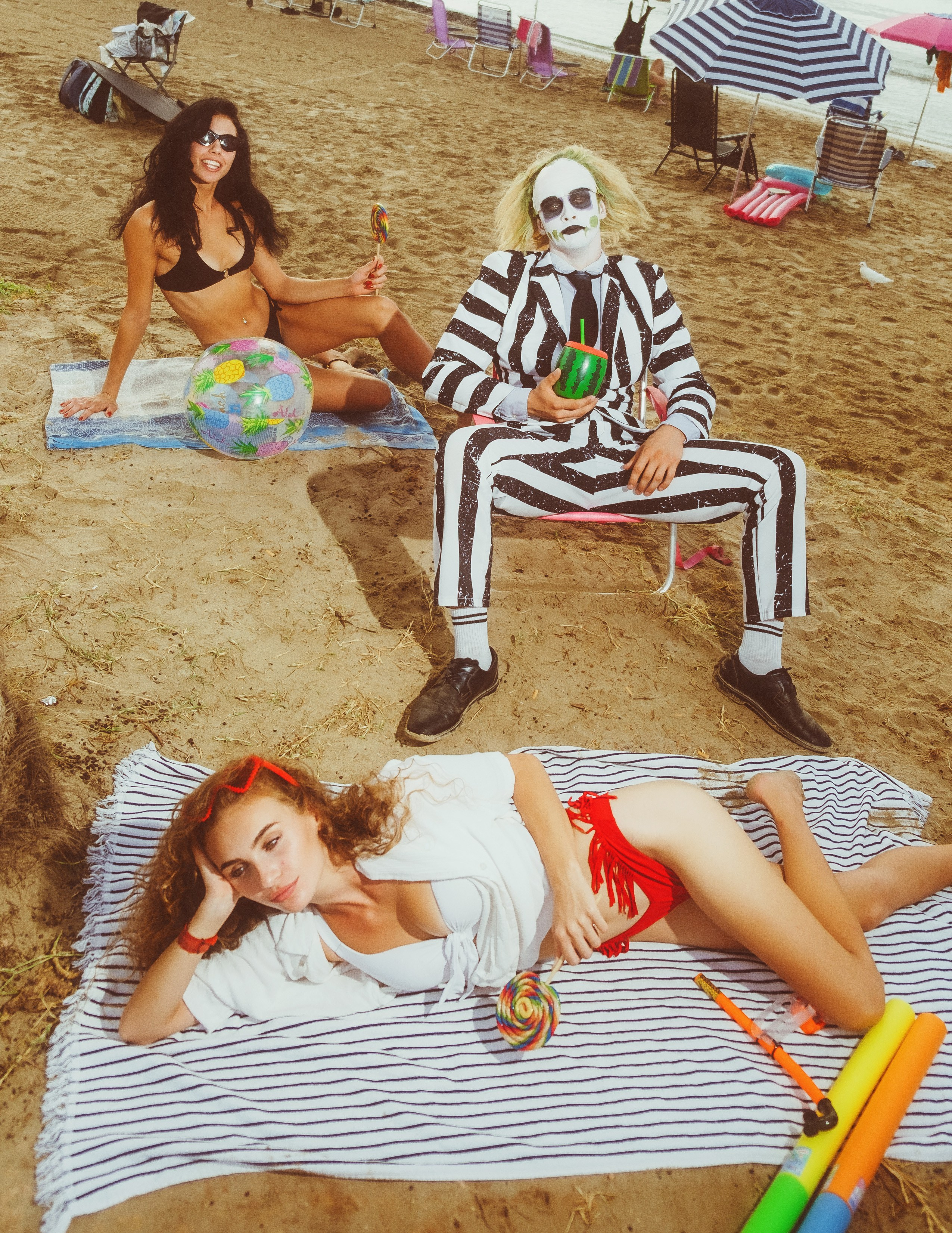 Beetlejuice на море: Экспериментальная фотосессия с цирковыми артистами — Фотограф Андрей Луковников