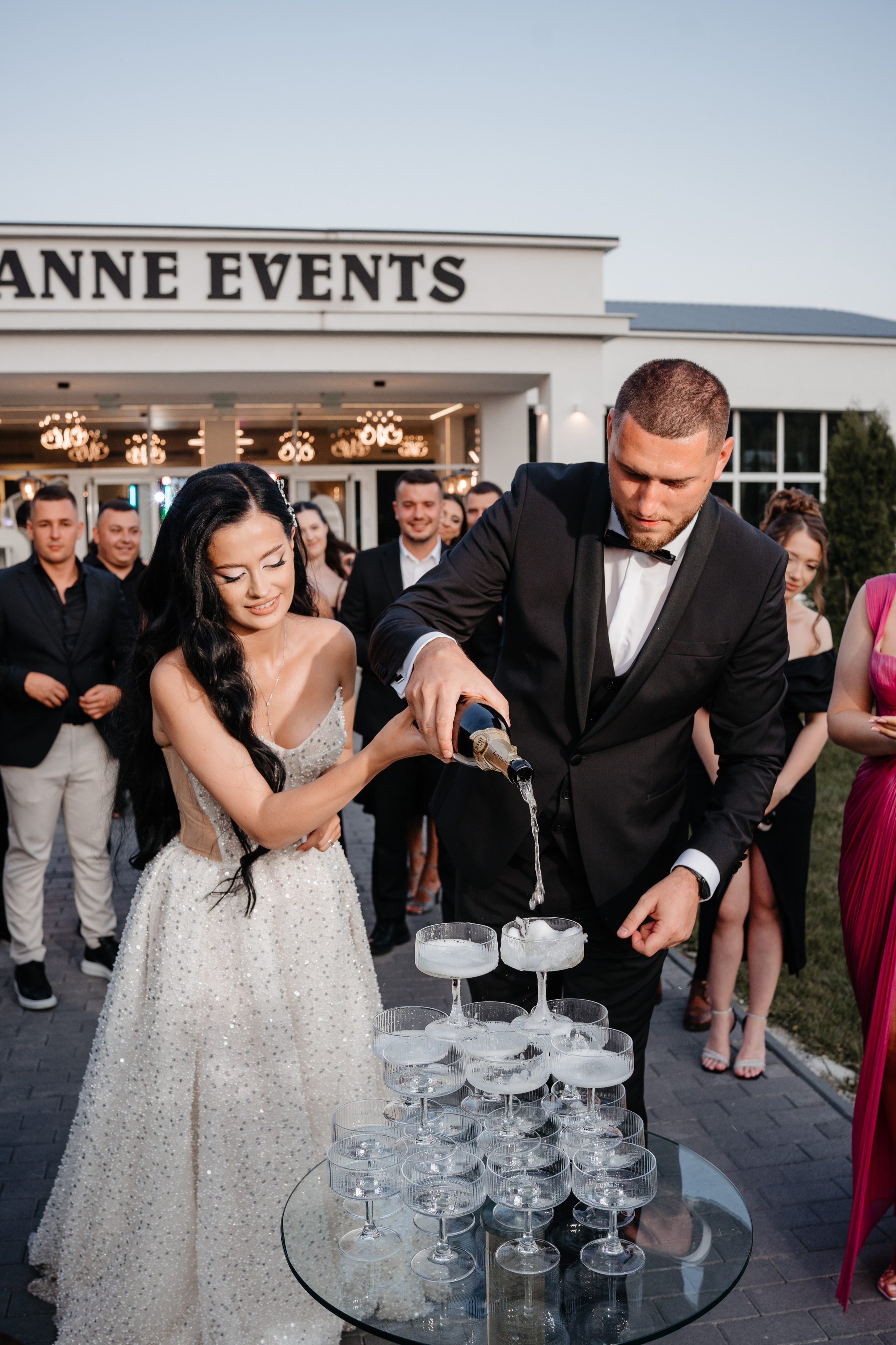 Catalina & Remus. Raw Studio. Fotograful tau de nunta!