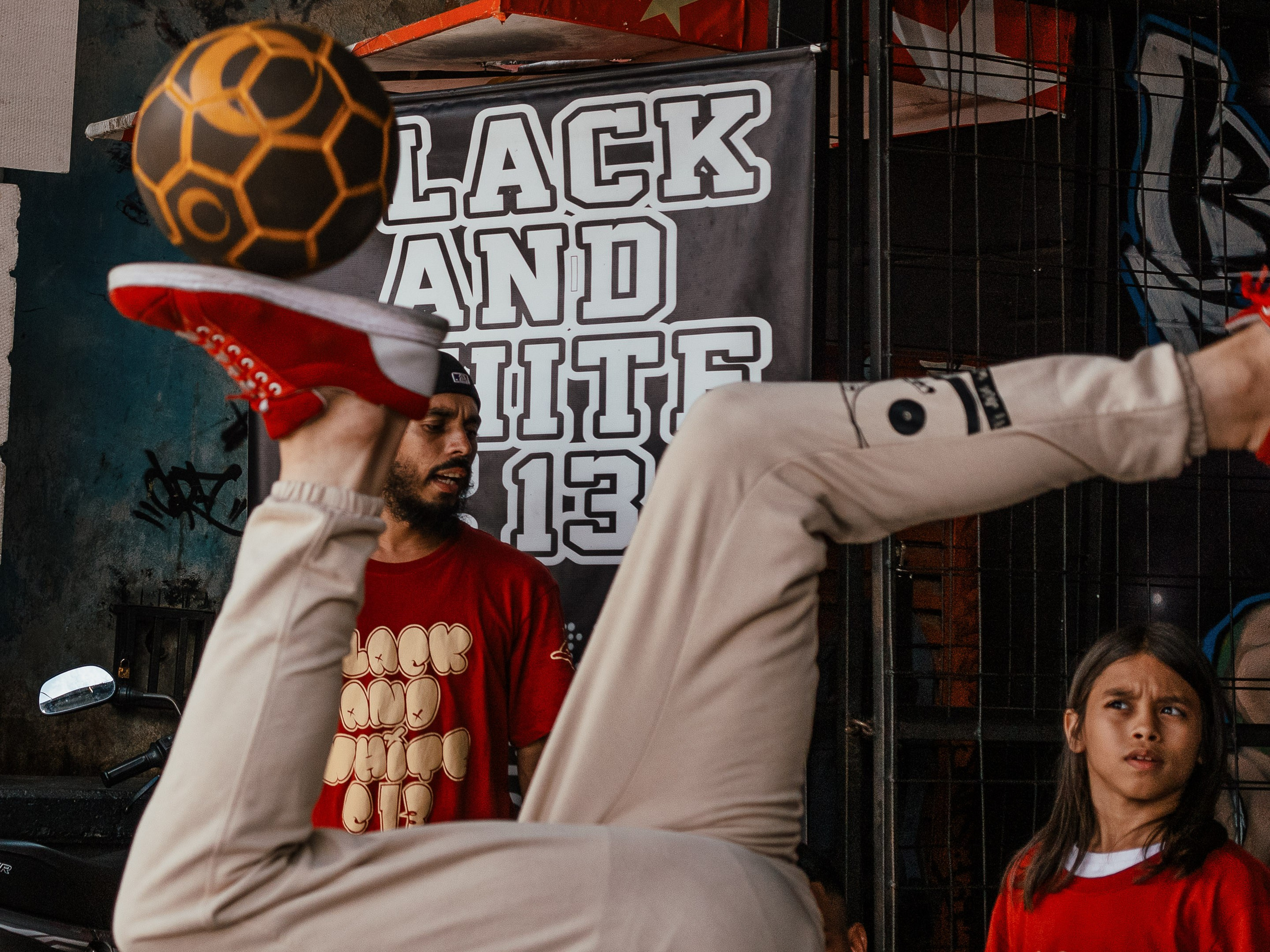 Comuna 13, Medellín, Colombia. Federico Borobio, street and documentary photography.