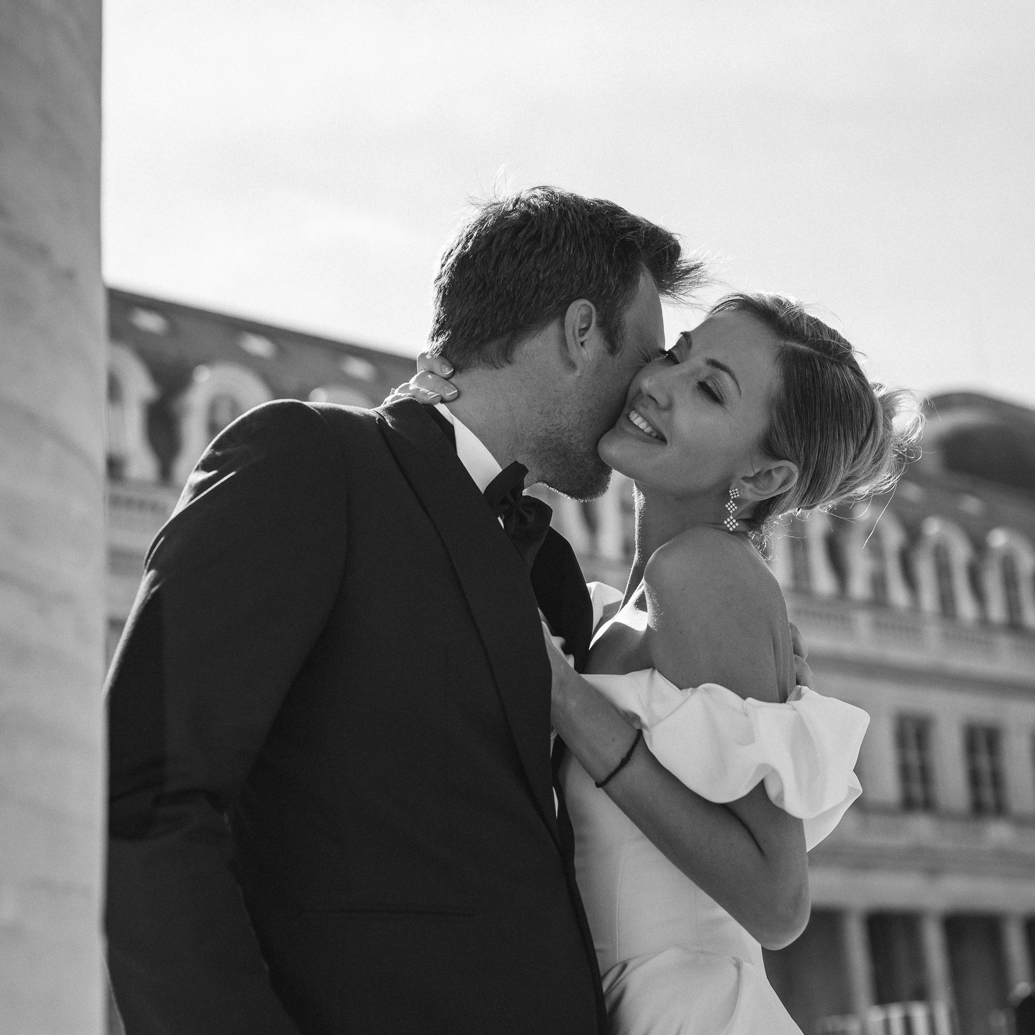 Intieme huwelijksfotoshoot in Jardin des Tuileries Parijs - Kapture Fotografie