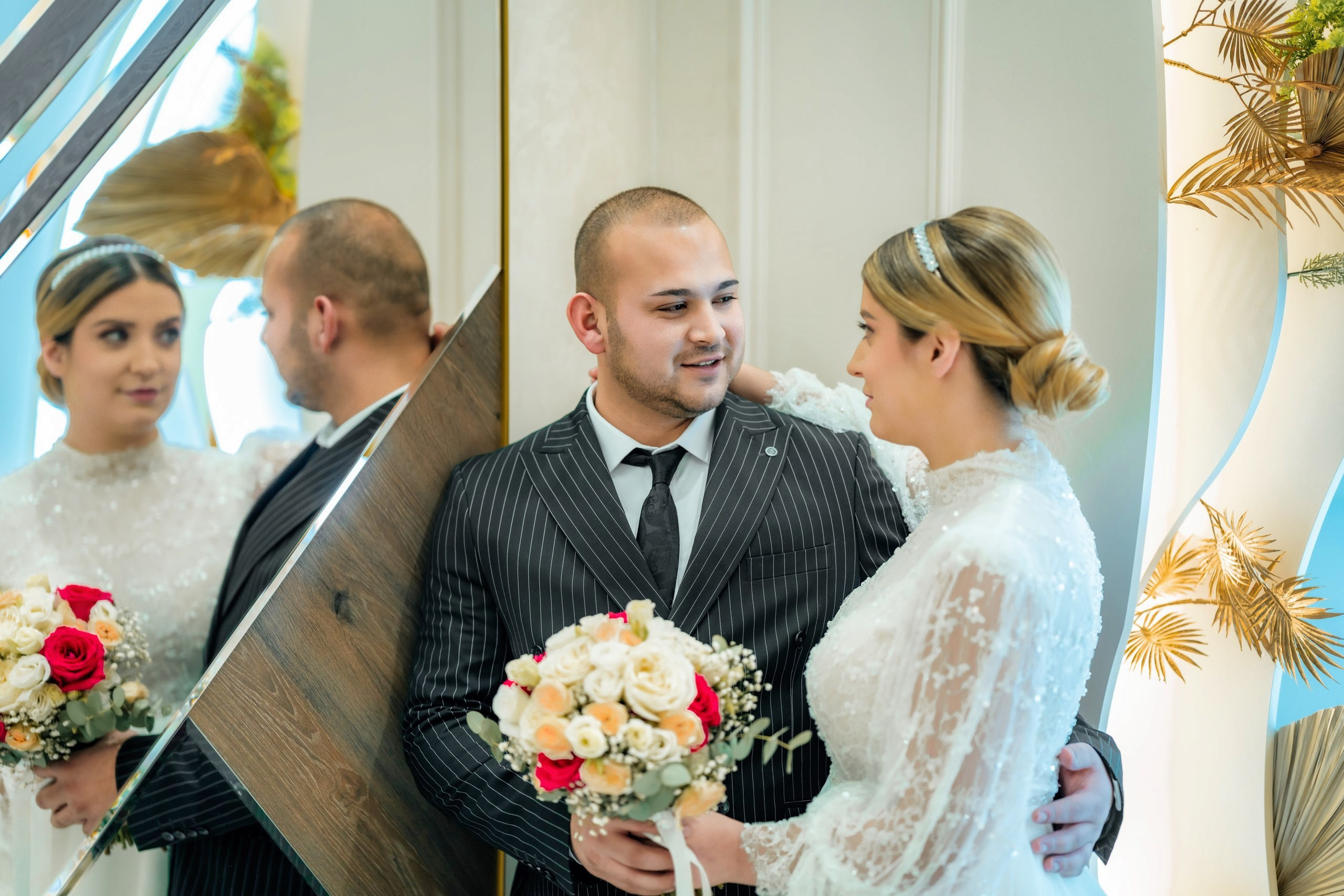 Fotograf nuntă Târgu Neamț – Samuel și Roxana, fotografie autentică realizată de AlinoFotoStudio 2. Fotograf nuntă Iași, Bacău, Suceava și Botoșani – Alin Chirilă surprinzând momente reale de nuntă 3. Fotografie de nuntă cu emoție și credință – AlinoFotoStudio, fotograf povestitor 4. Fotograf profesionist nuntă în Moldova – cadre naturale și pline de emoție 5. Alin Chirilă fotograf nuntă – poveste reală surprinsă prin fotografie 6. Fotograf nuntă cu stil documentar – momente autentice din ziua nunții Pregătiri mireasă acasă – fotografie naturală realizată de Alin Chirilă fotograf nuntă 8. Detalii din ziua nunții – fotograf nuntă Iași și Botoșani, AlinoFotoStudio 9. Emoții din dimineața nunții – fotograf profesionist Moldova 10. Cadre autentice din pregătiri – fotograf nuntă Suceava și Bacău Ceremonie religioasă nuntă – moment emoționant surprins de fotograf Alin Chirilă 12. Nuntă cu valori creștine – fotografie din biserică realizată cu discreție 13. Rugăciune și emoție în ziua nunții – fotograf nuntă Târgu Neamț 14. Legământ în fața lui Dumnezeu – fotografie de nuntă autentică 15. Fotograf nuntă biserică – momente sincere și pline de semnificație Petrecere de nuntă – cadre naturale realizate de AlinoFotoStudio 17. Bucurie și dans la nuntă – fotograf nuntă Iași și împrejurimi 18. Momente autentice de la restaurant – fotograf nuntă Bacău Suceava 19. Atmosferă de nuntă surprinsă discret – Alin Chirilă fotograf -AlinoFotoStudio – fotograf nuntă cu abordare naturală și emoțională 21. Alin Chirilă fotograf – povestitor prin fotografie de nuntă 22. Fotograf nuntă în Moldova – stil documentar și autentic 23. Fotografie de nuntă sinceră și elegantă – AlinoFotoStudio- Fotograf nuntă Iași Bacău Suceava Botoșani – Alin Chirilă AlinoFotoStudio 26. Fotograf nuntă Târgu Neamț și Moldova – fotografie profesională de eveniment 27. Fotograf nuntă cu valori creștine și stil documentar – AlinoFotoStudio - Alin Chirilă – AlinoFotoStudio Fotograf nuntă Iași • Bacău • Suceava • Botoșani - Samuel & Roxana, Târgu Neamț -Momente reale, trăite sincer și păstrate pentru totdeauna.