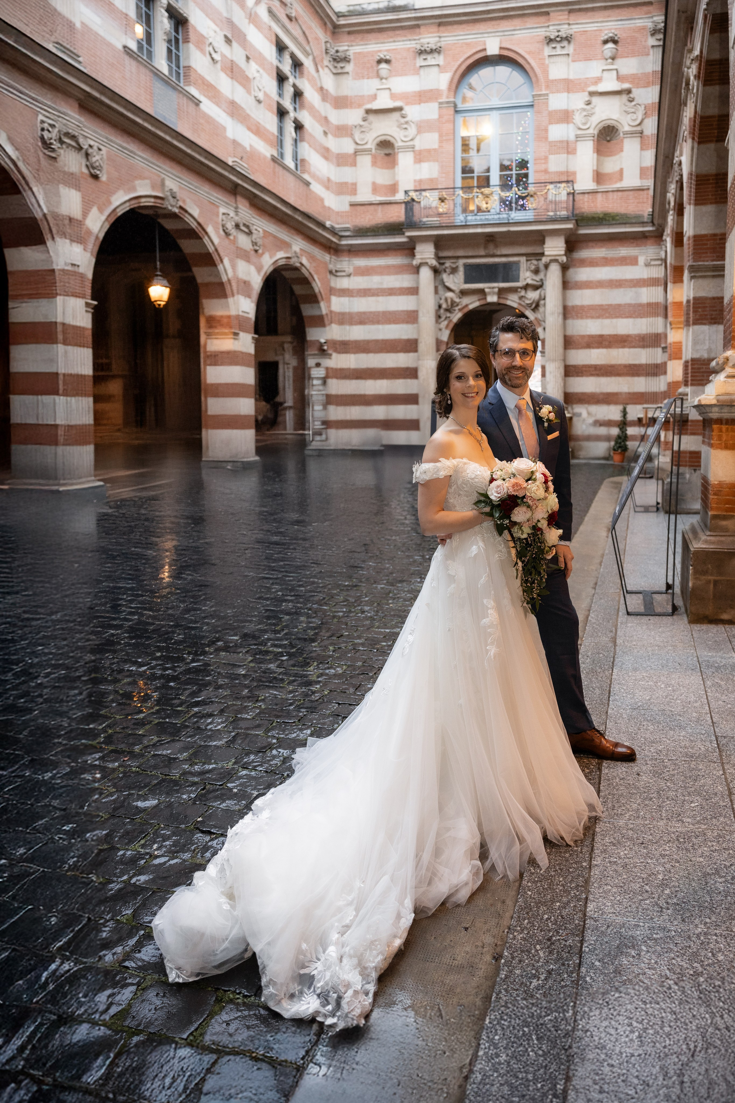 Mariage de Noël inoubliable à Toulouse, Capitole. Gillian & Scott. Eugénie Smirnova — photographe à Toulouse et dans le sud-ouest de la France