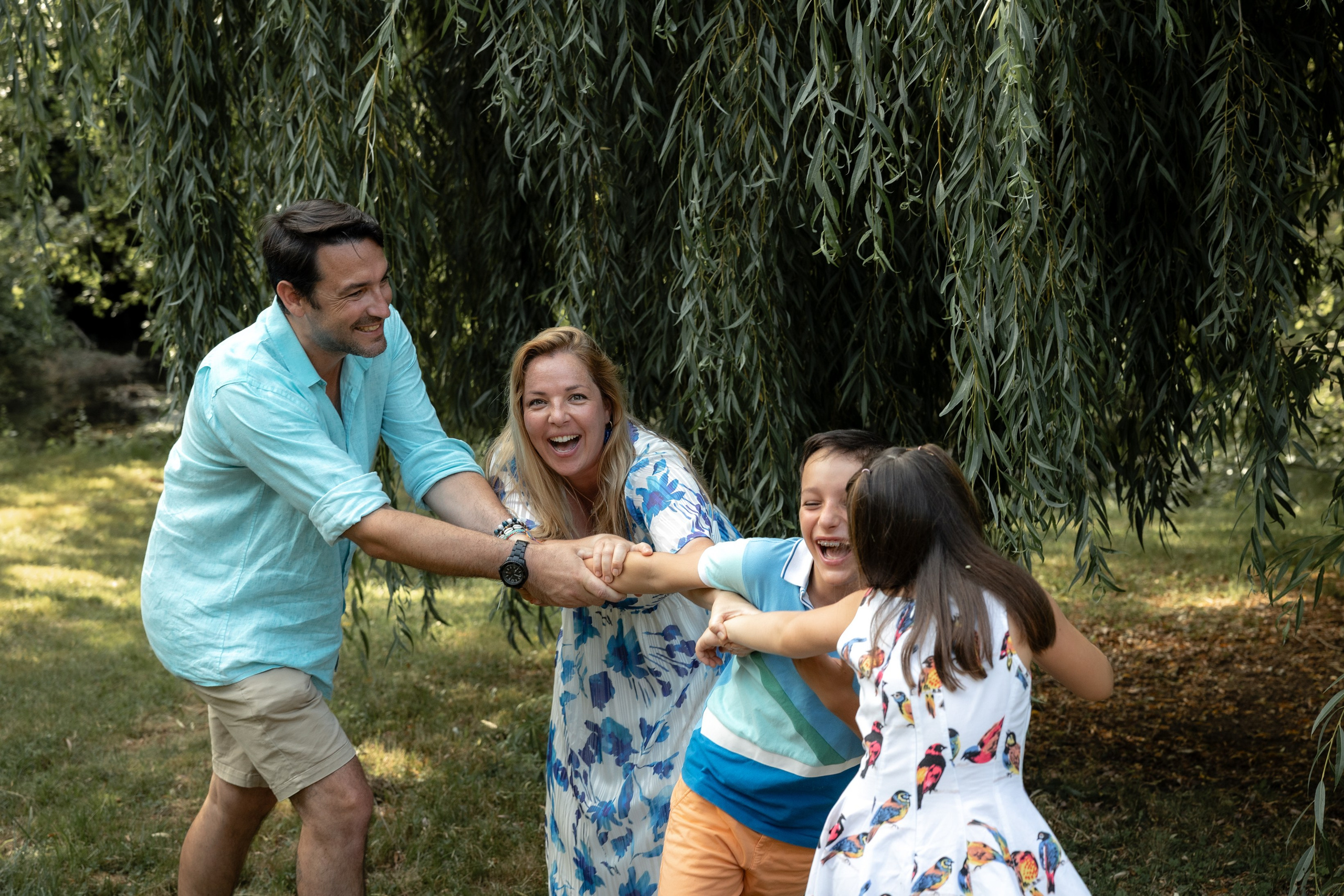 Family photoshoot in Parc du Cabirol, Colomiers. Eugénie Smirnova — your photographer in Toulouse and southwest France