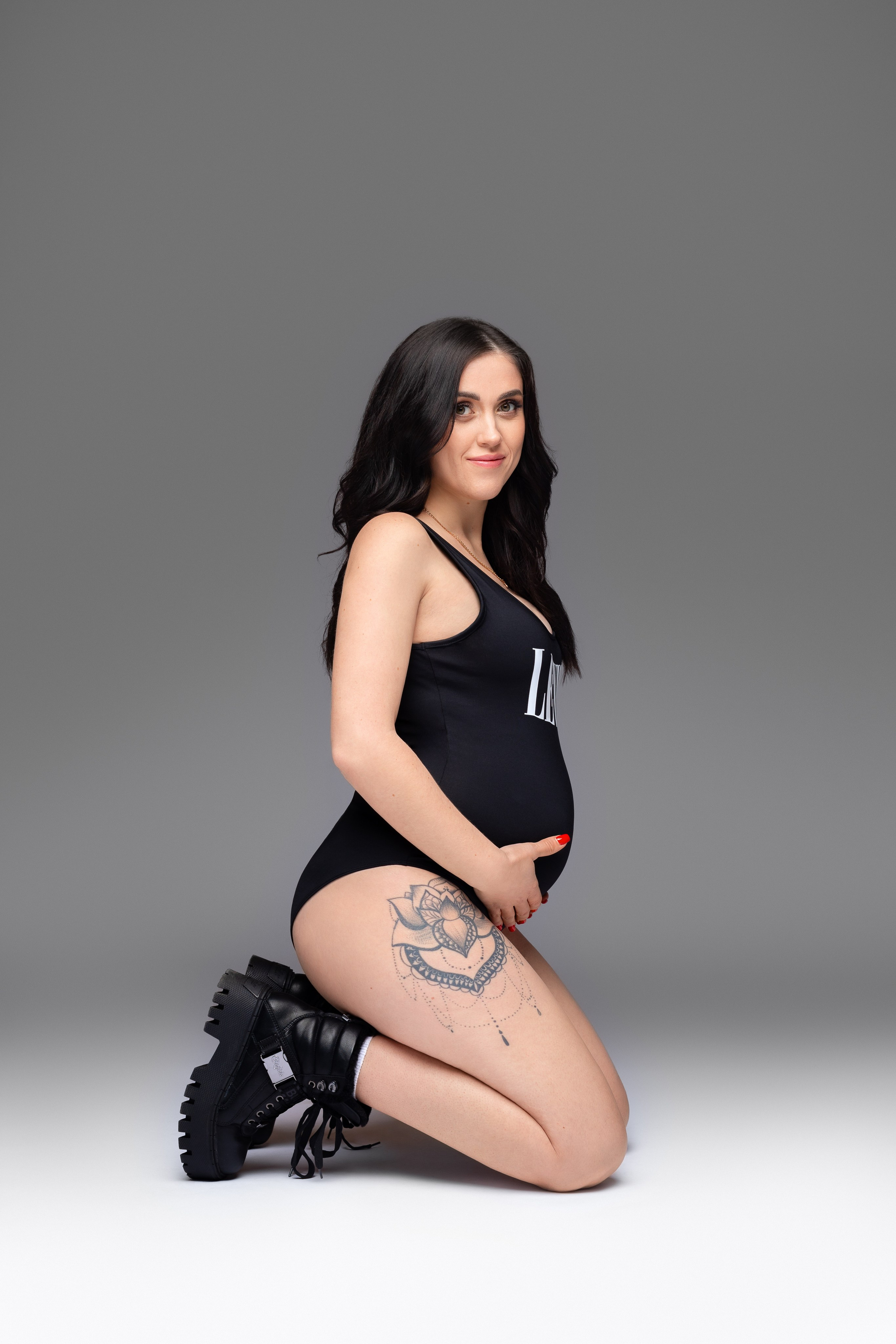 Babybauch-Fotografie mit besonderer Beleuchtung