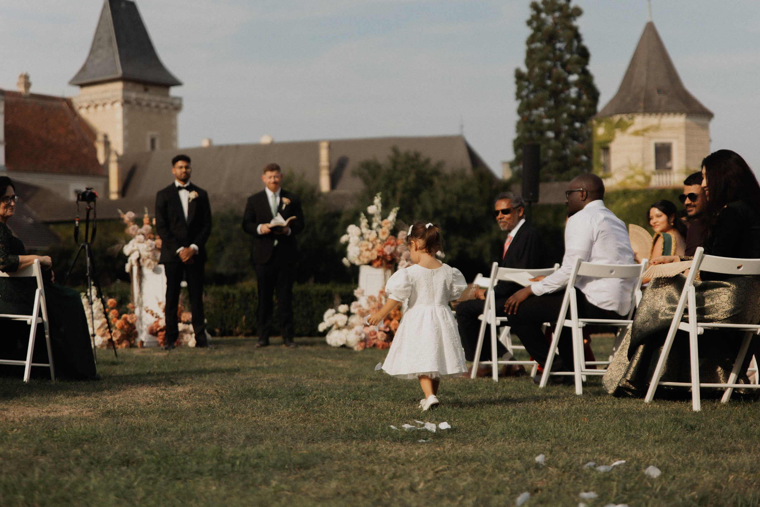 Elegant Castle Wedding in Austria | Alwin & Ruth’s Fairytale Celebration. Wedding photographer and videographer based in Timisoara, Romania