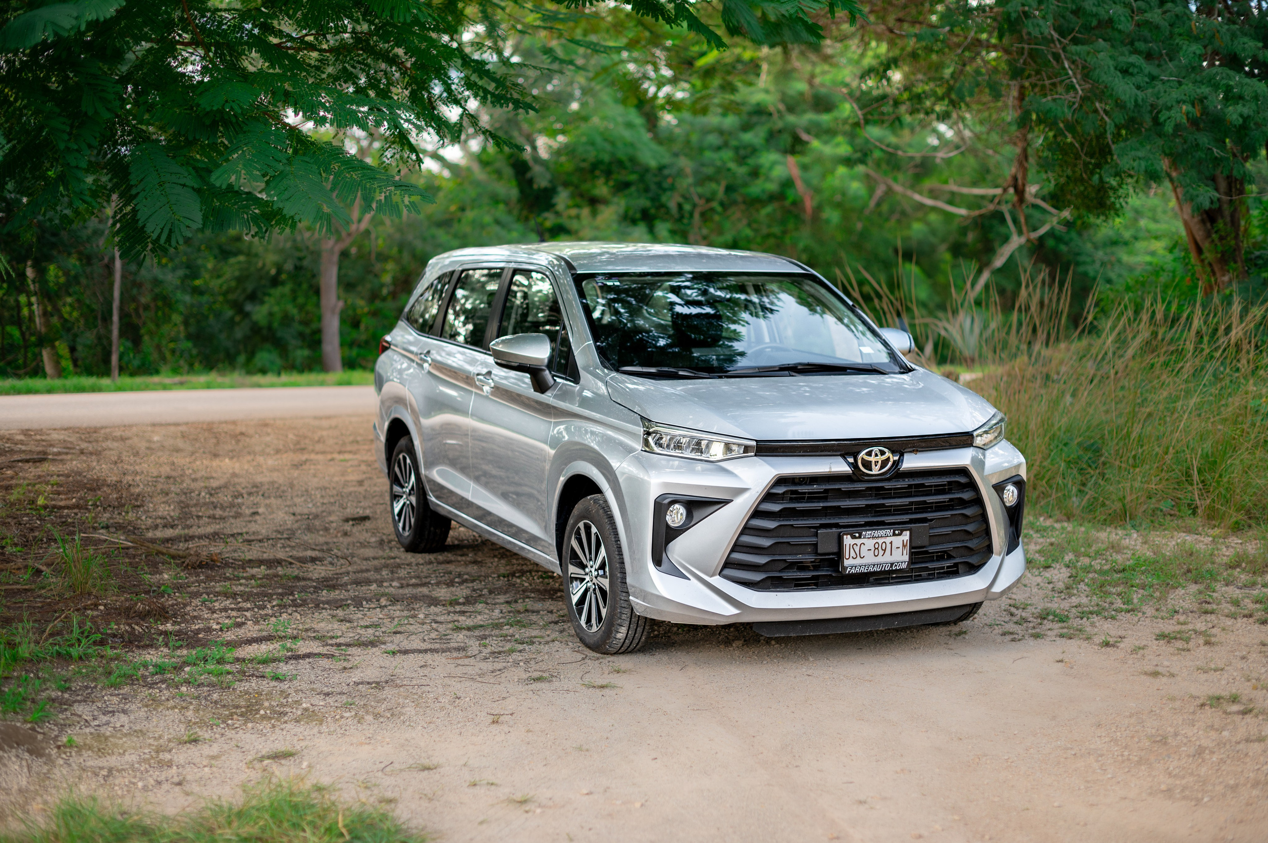 Automotive Photography of Toyota Avanza in Playa del Carmen. PHOTOGRAPHER QUINTANA ROO